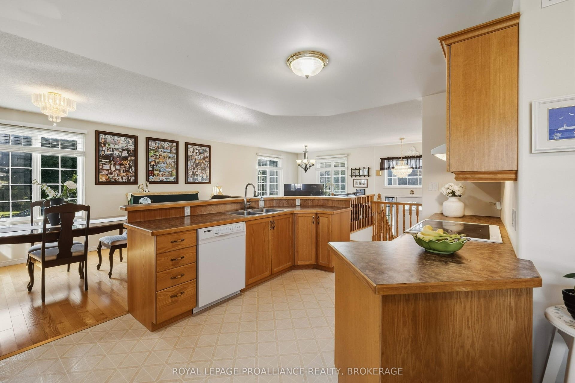 662 Millbrook Crescent, Kingston, Frontenac ON K7M 7Z8 662 Millbrook Crescent, Kingston, Frontenac ON K7M 7Z8