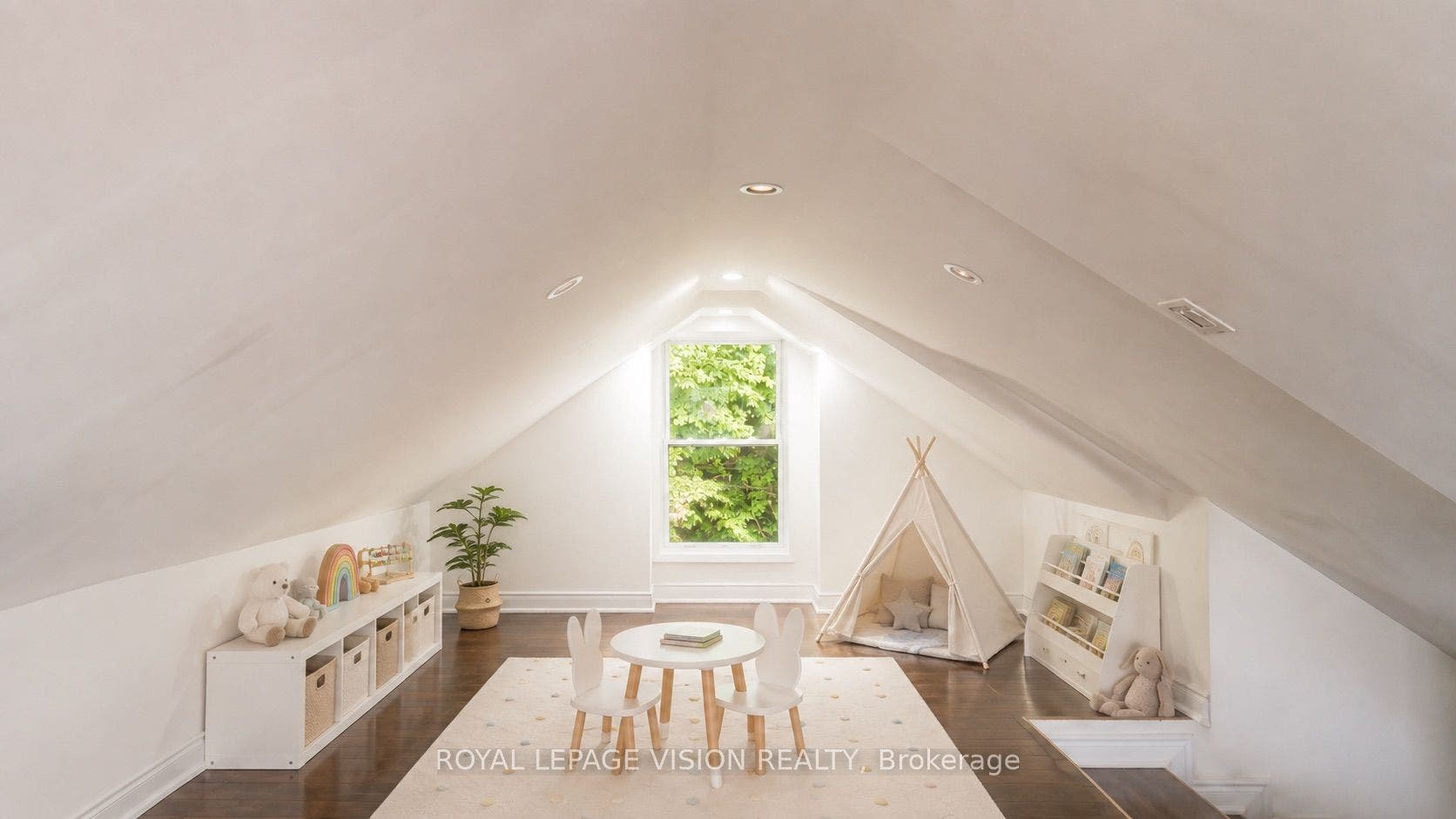 15 Shade Street, Cambridge, Waterloo ON N1R 4J6 Virtually Staged open Attic space