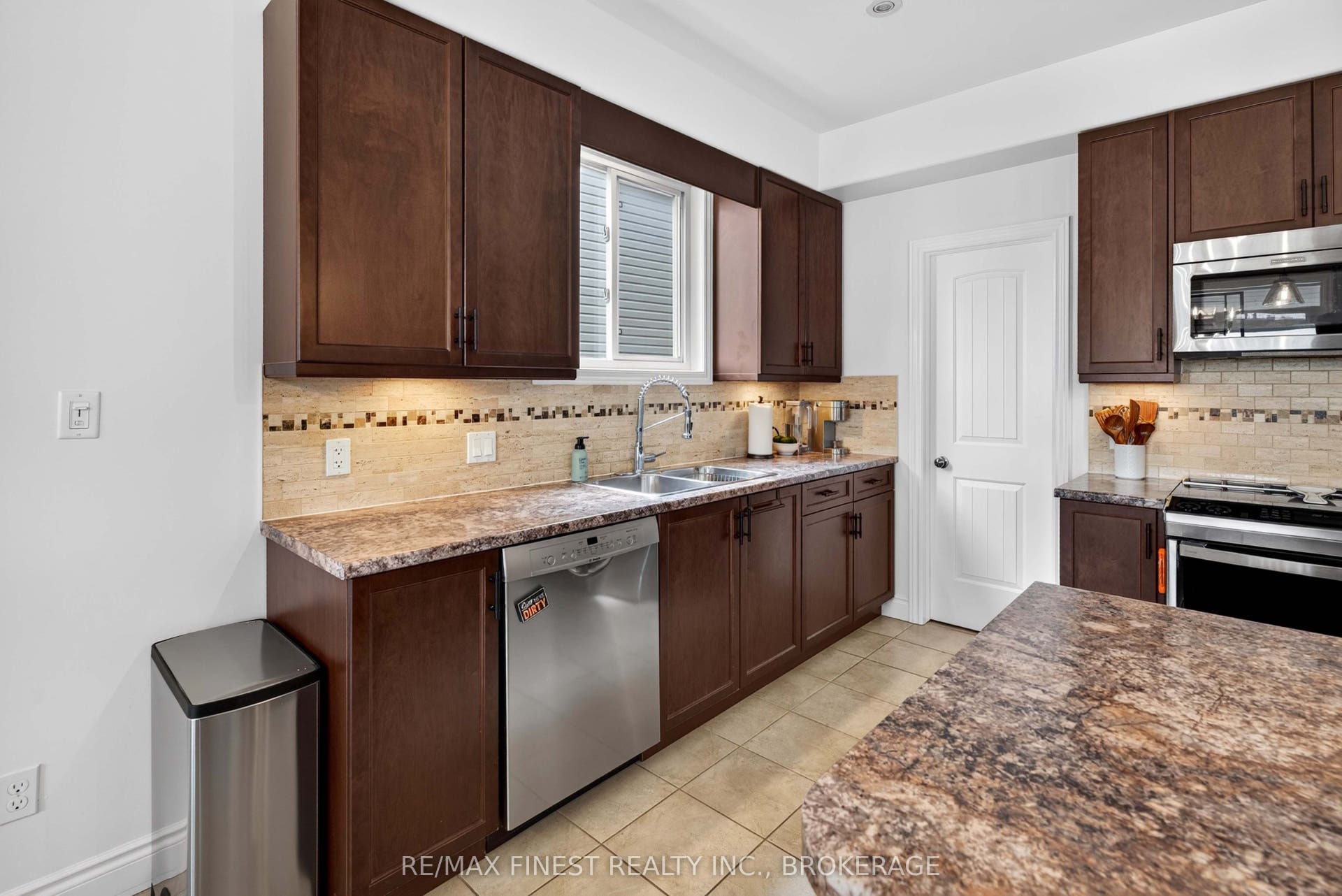 1593 Providence Crescent, Kingston, Frontenac ON K7P 0H8 1593 Providence Crescent, Kingston, Frontenac ON K7P 0H8