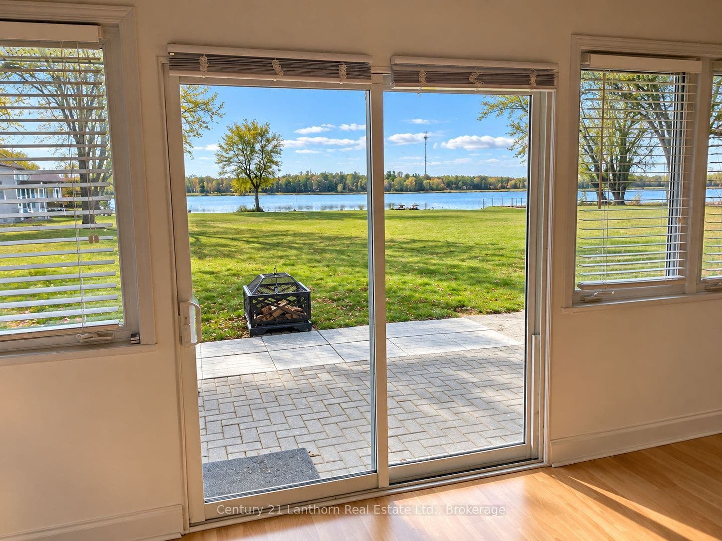 27 Willow Point Road, Brighton, Northumberland ON K0K 1H0 Water view + access to patio and common area