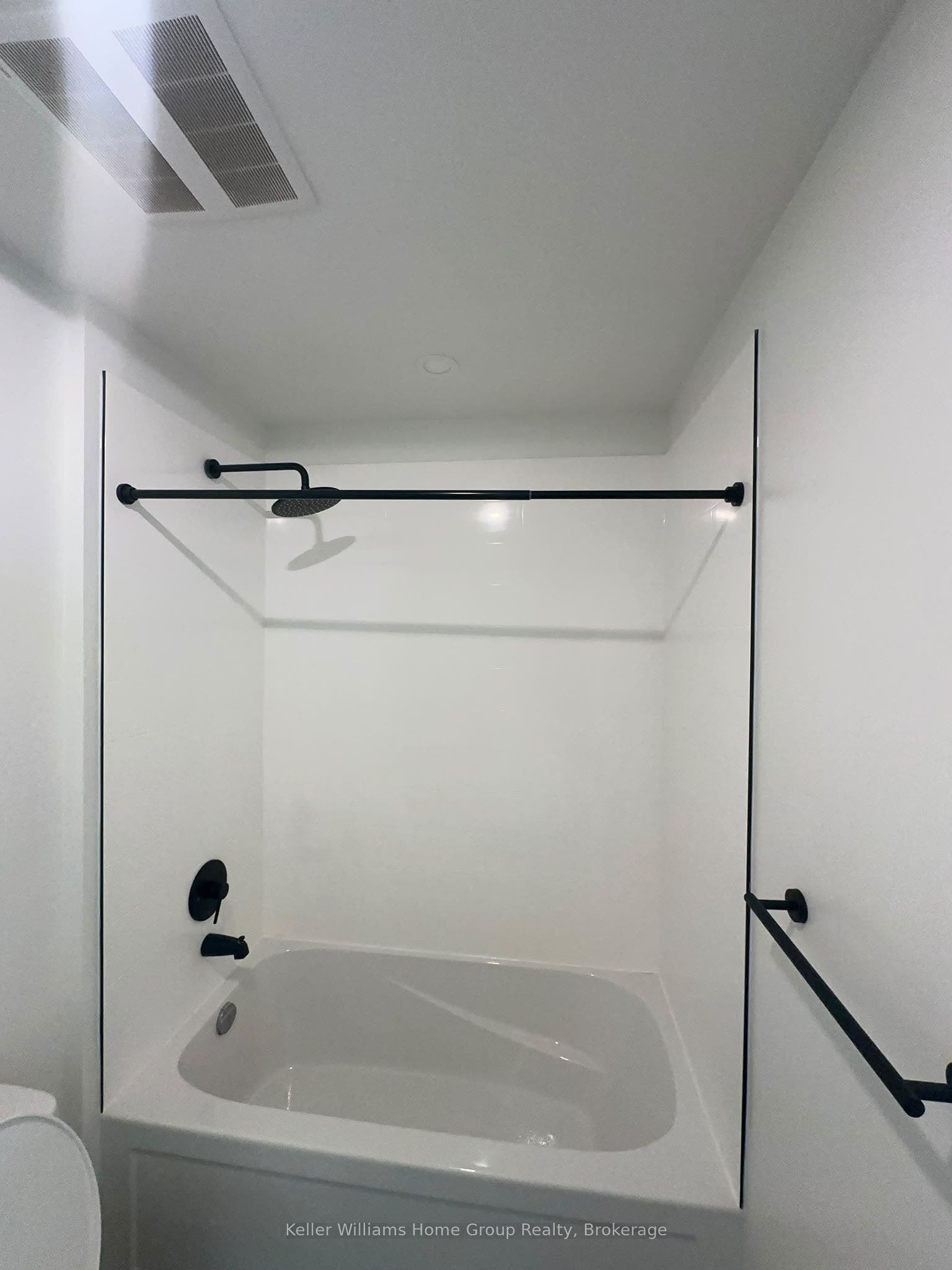 191 Elmira Road S, #PH10, Guelph, Wellington ON N1K 0E5 shower