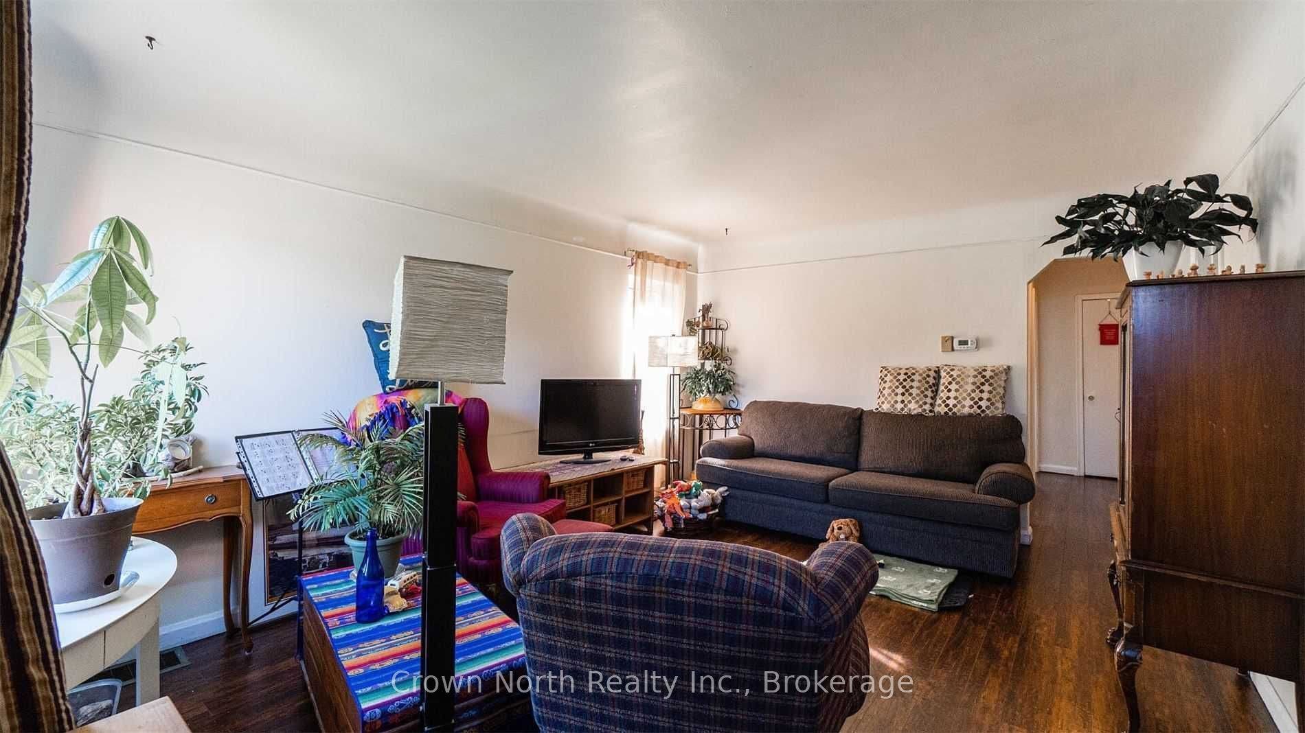 196 Blucher Street, Kitchener, Waterloo ON N2H 5V7 196 Blucher Street, Kitchener, Waterloo ON N2H 5V7