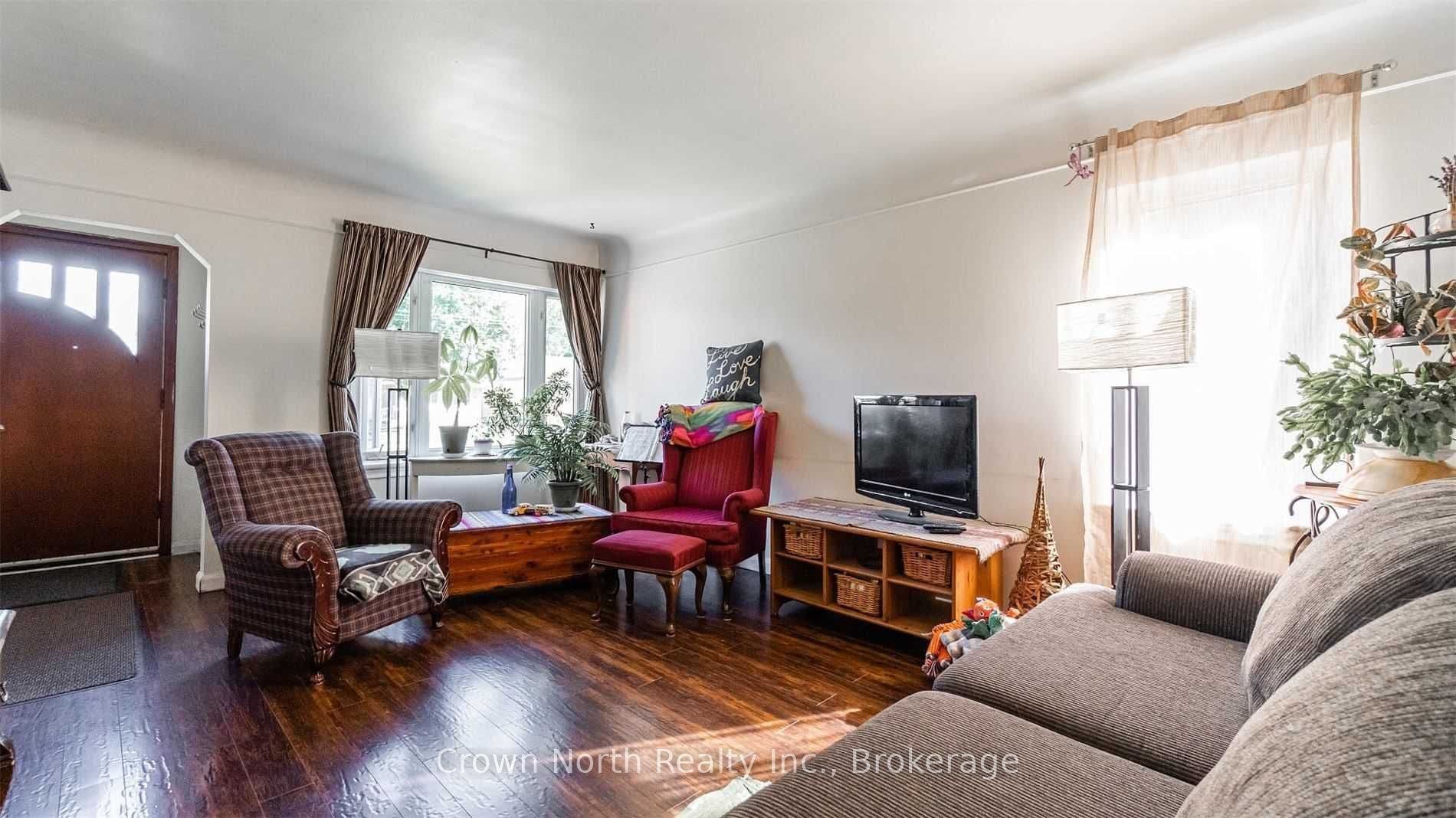 196 Blucher Street, Kitchener, Waterloo ON N2H 5V7 196 Blucher Street, Kitchener, Waterloo ON N2H 5V7