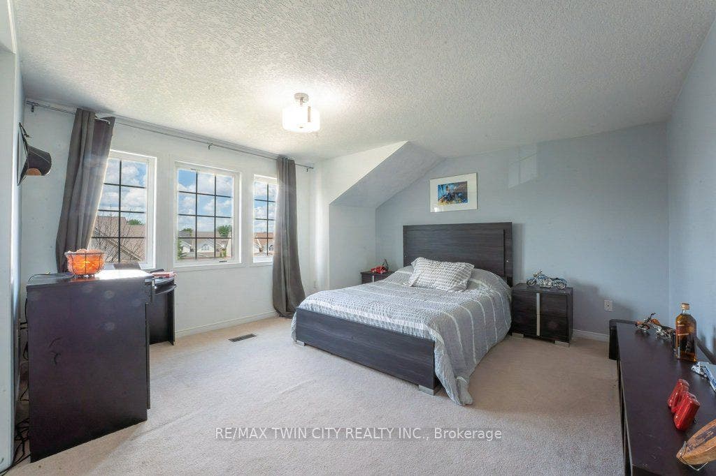110 Activa Avenue, #E33, Kitchener, Waterloo ON N2E 4K4 110 Activa Avenue, #E33, Kitchener, Waterloo ON N2E 4K4