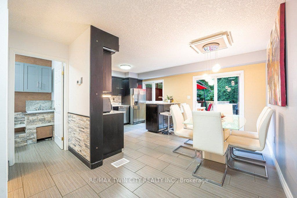110 Activa Avenue, #E33, Kitchener, Waterloo ON N2E 4K4 110 Activa Avenue, #E33, Kitchener, Waterloo ON N2E 4K4