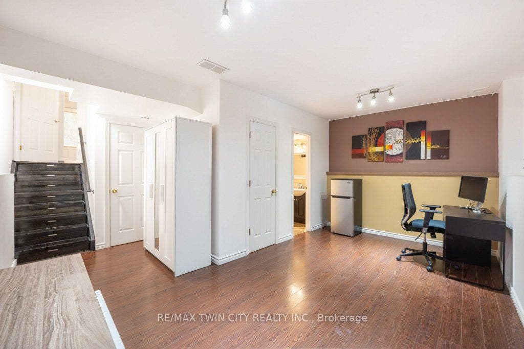 110 Activa Avenue, #E33, Kitchener, Waterloo ON N2E 4K4 110 Activa Avenue, #E33, Kitchener, Waterloo ON N2E 4K4