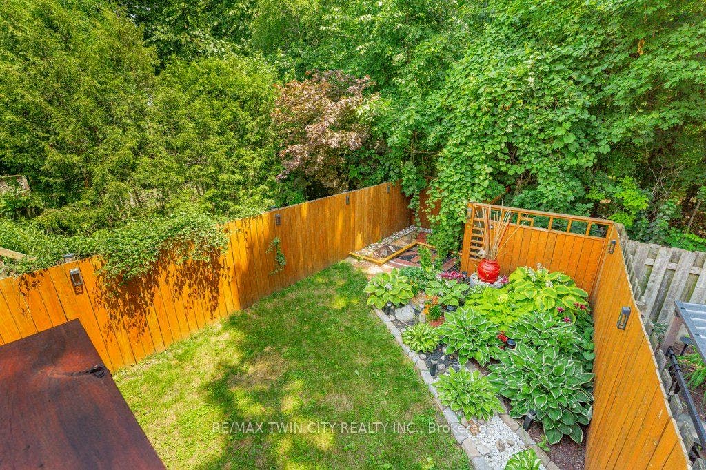 110 Activa Avenue, #E33, Kitchener, Waterloo ON N2E 4K4 110 Activa Avenue, #E33, Kitchener, Waterloo ON N2E 4K4