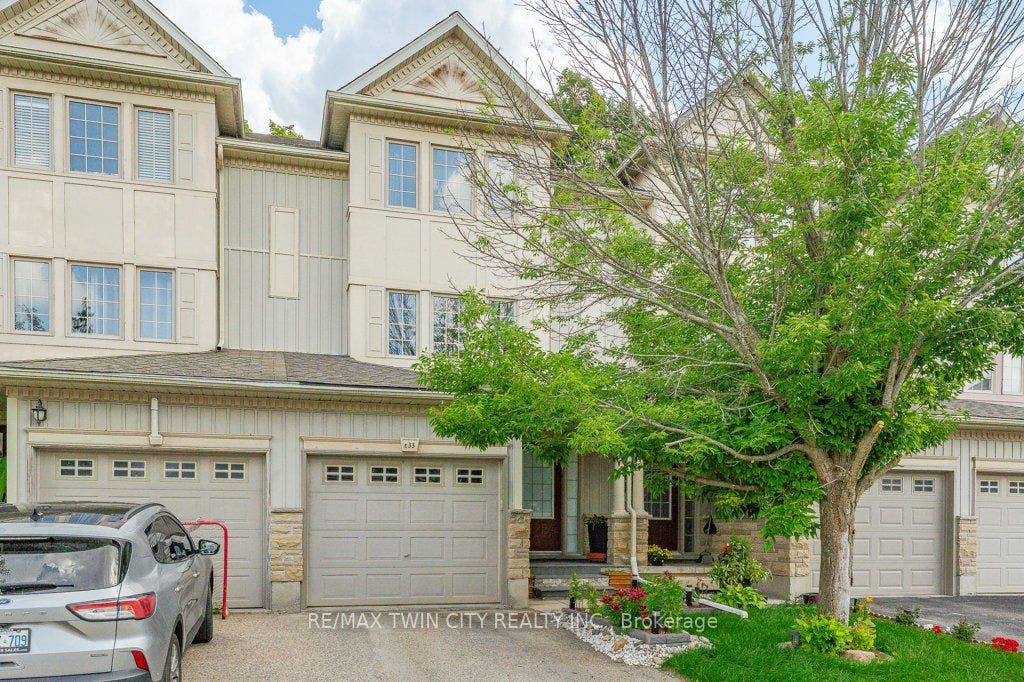 110 Activa Avenue, #E33, Kitchener, Waterloo ON N2E 4K4 110 Activa Avenue, #E33, Kitchener, Waterloo ON N2E 4K4