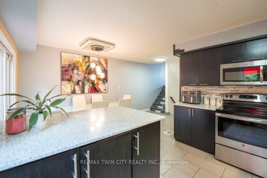 110 Activa Avenue, #E33, Kitchener, Waterloo ON N2E 4K4 110 Activa Avenue, #E33, Kitchener, Waterloo ON N2E 4K4