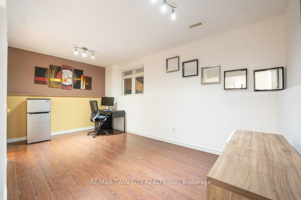 110 Activa Avenue, #E33, Kitchener, Waterloo ON N2E 4K4 110 Activa Avenue, #E33, Kitchener, Waterloo ON N2E 4K4