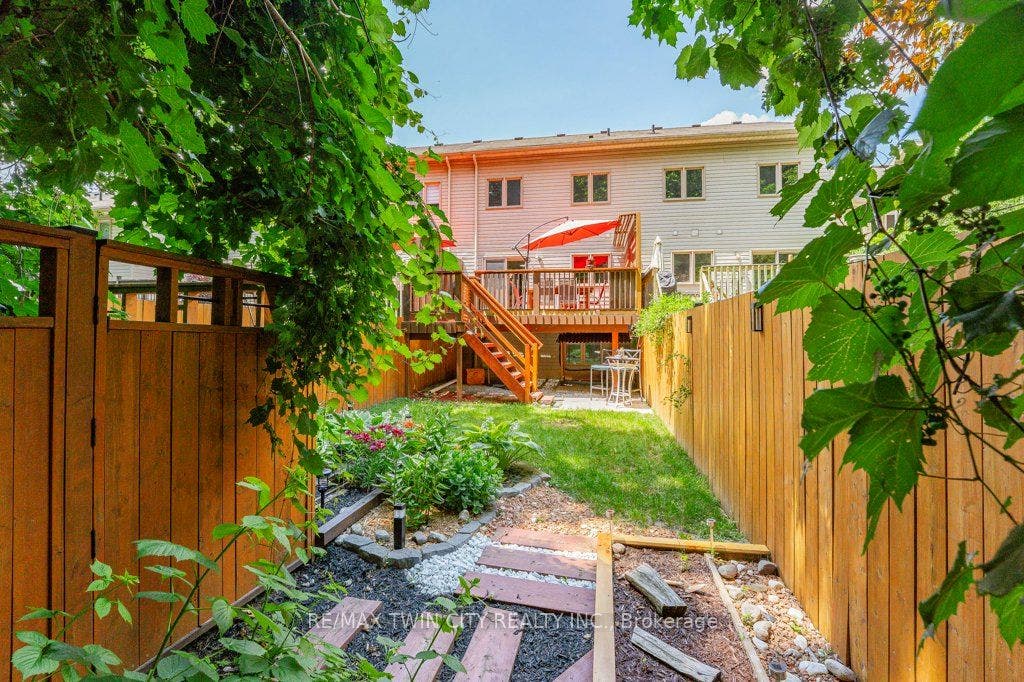 110 Activa Avenue, #E33, Kitchener, Waterloo ON N2E 4K4 110 Activa Avenue, #E33, Kitchener, Waterloo ON N2E 4K4