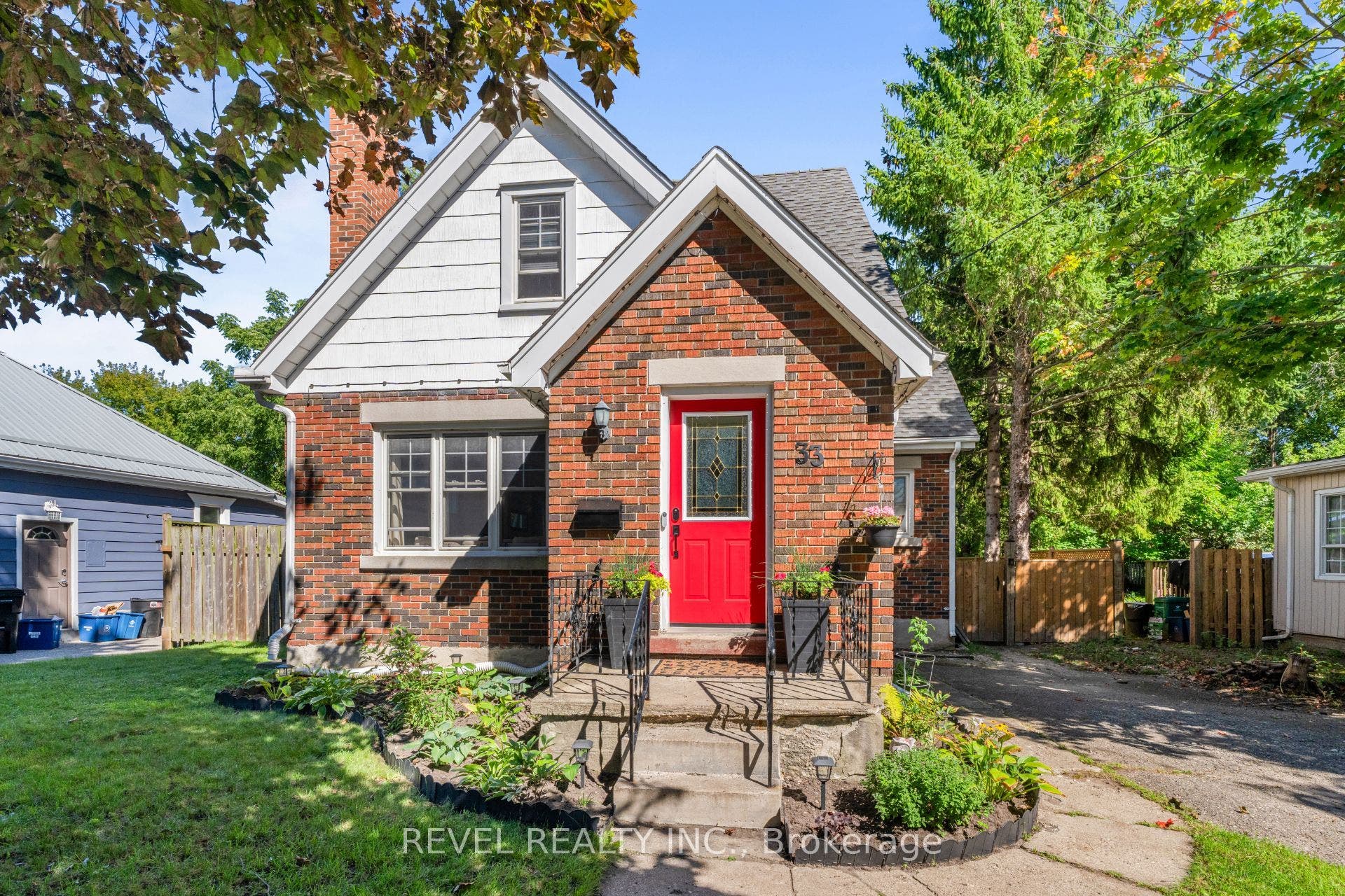 33 Middleton Street, Cambridge, Waterloo ON N1S 2R2 33 Middleton Street, Cambridge, Waterloo ON N1S 2R2