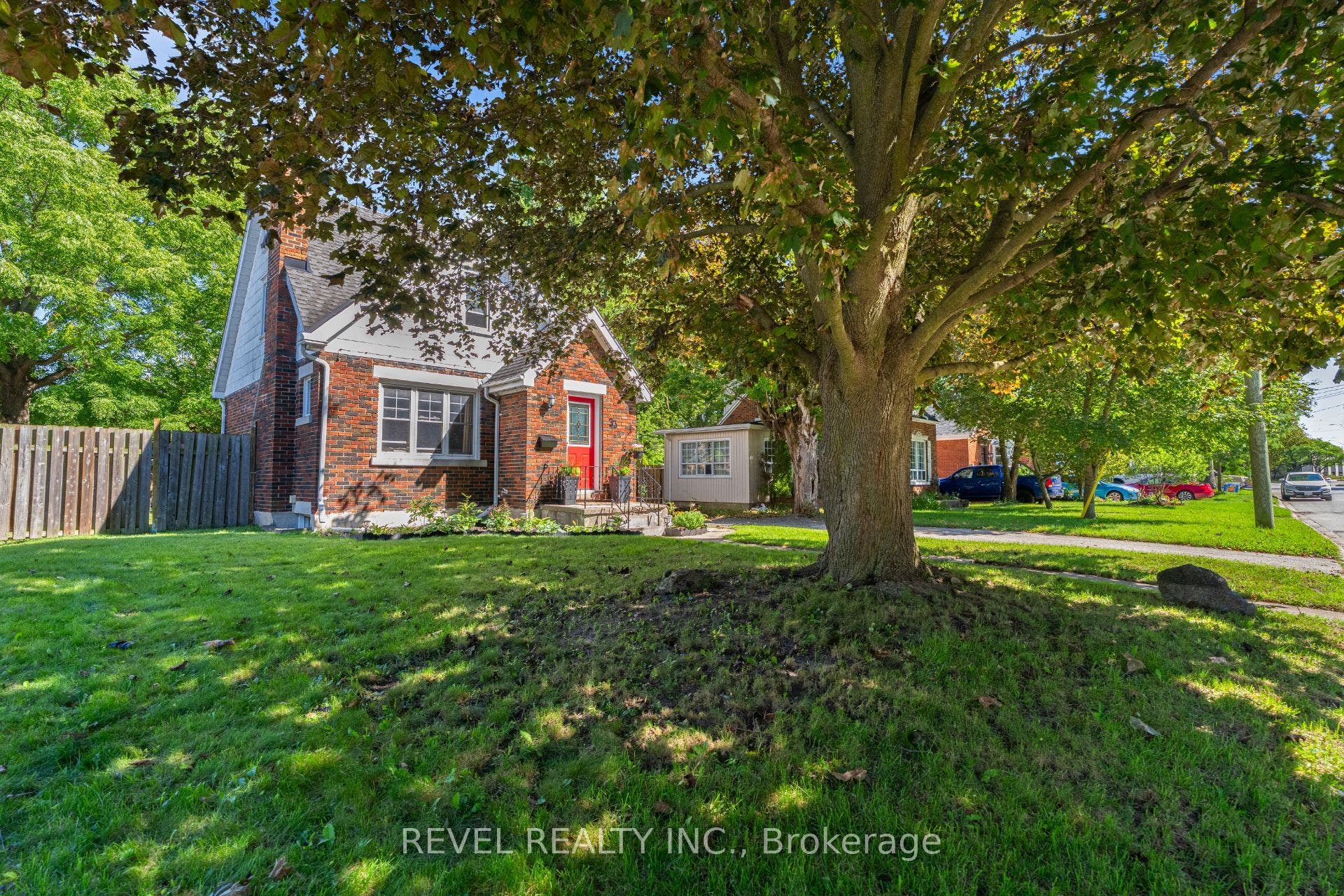 33 Middleton Street, Cambridge, Waterloo ON N1S 2R2 33 Middleton Street, Cambridge, Waterloo ON N1S 2R2