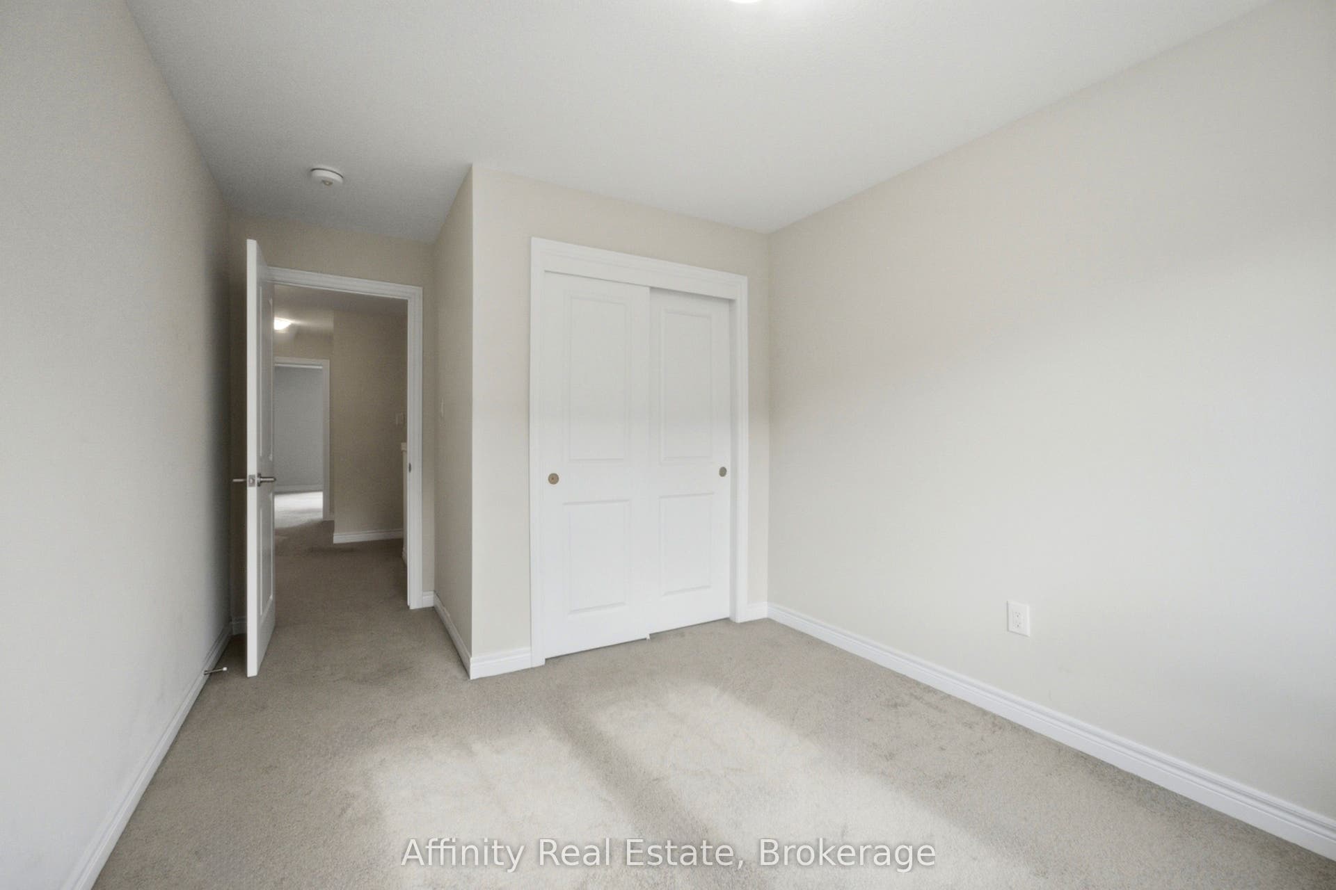 10 Birmingham Drive, #32, Cambridge, Waterloo ON N1R 0C5 10 Birmingham Drive, #32, Cambridge, Waterloo ON N1R 0C5