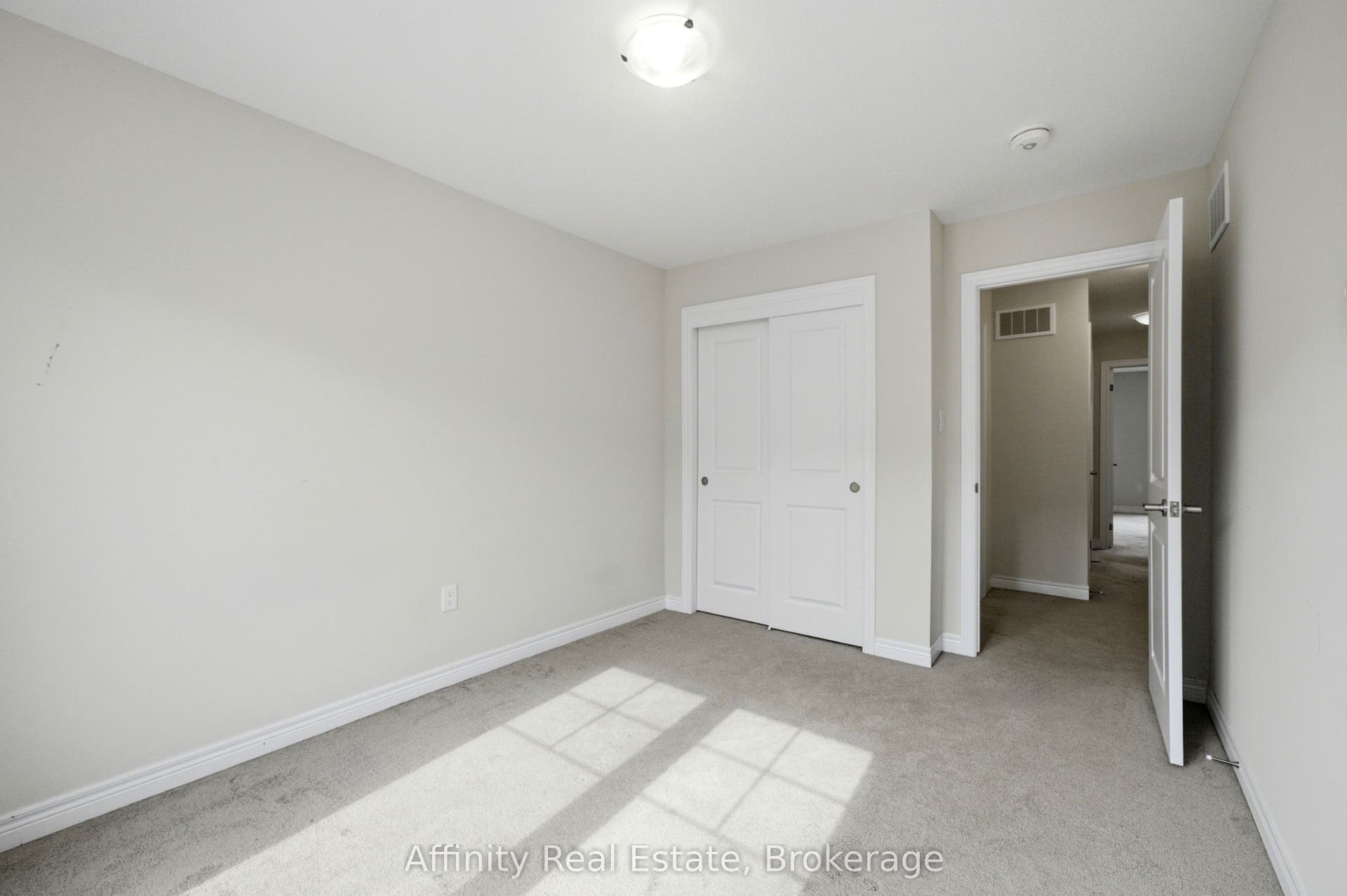 10 Birmingham Drive, #32, Cambridge, Waterloo ON N1R 0C5 10 Birmingham Drive, #32, Cambridge, Waterloo ON N1R 0C5