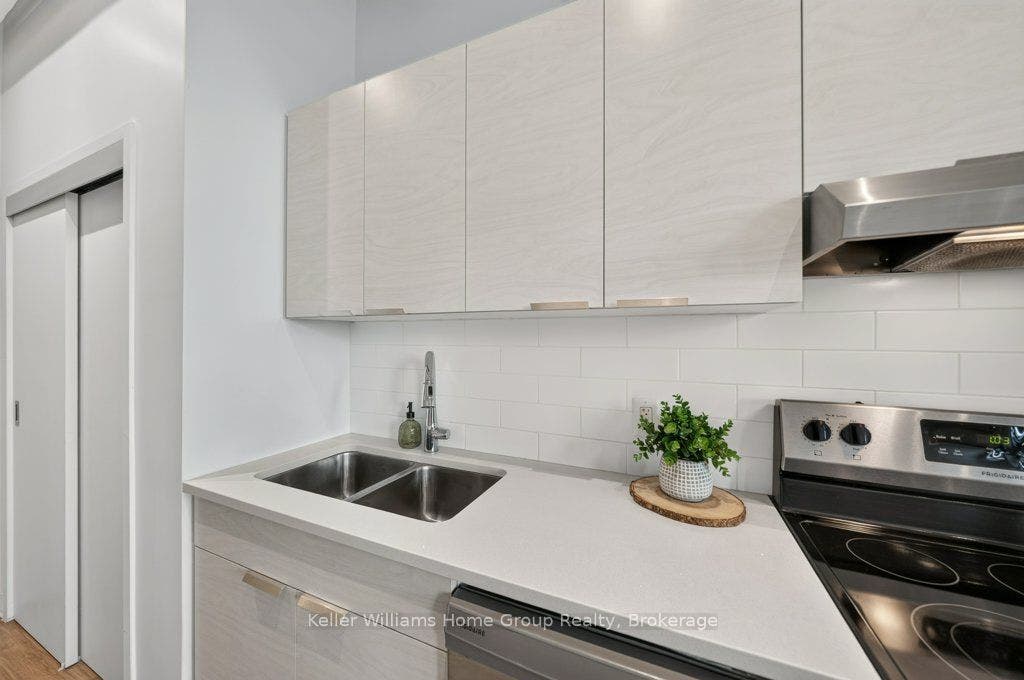 120 Huron Street, #304, Guelph, Wellington ON N1E 5L7 120 Huron Street, #304, Guelph, Wellington ON N1E 5L7