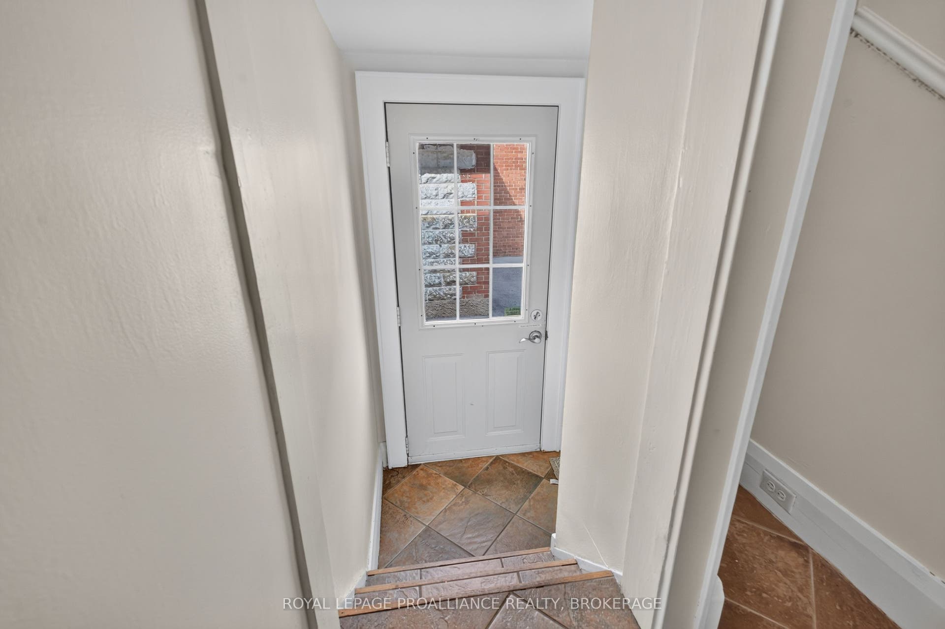 130 MACDONNELL Street, Kingston, Frontenac ON K7L 4B8