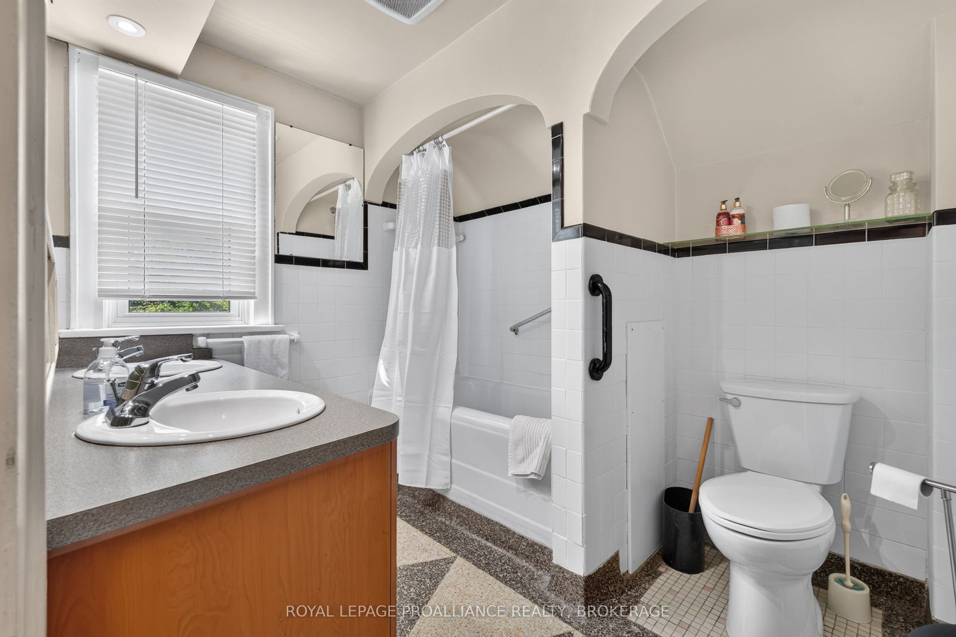 130 MACDONNELL Street, Kingston, Frontenac ON K7L 4B8