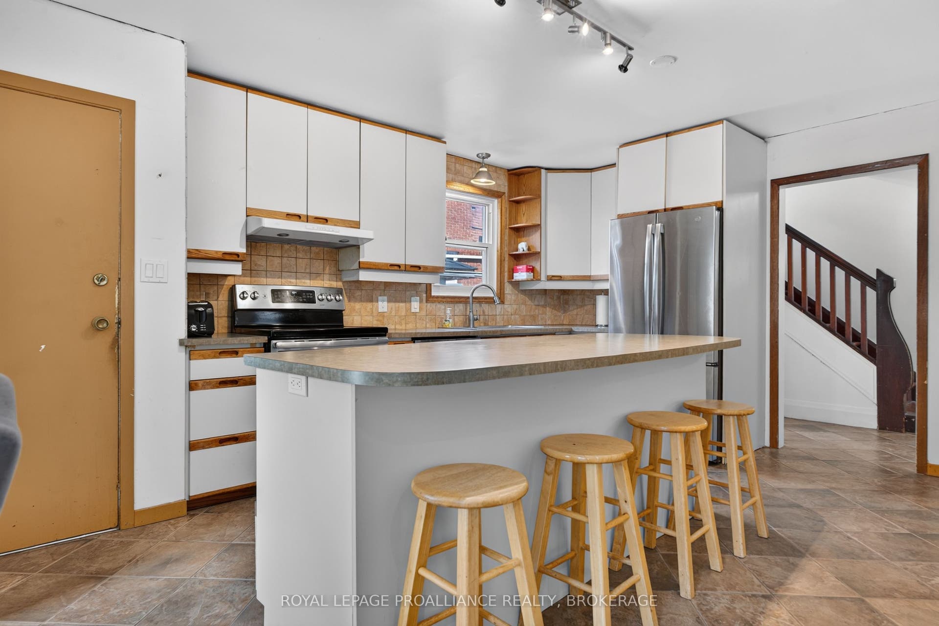 130 MACDONNELL Street, Kingston, Frontenac ON K7L 4B8