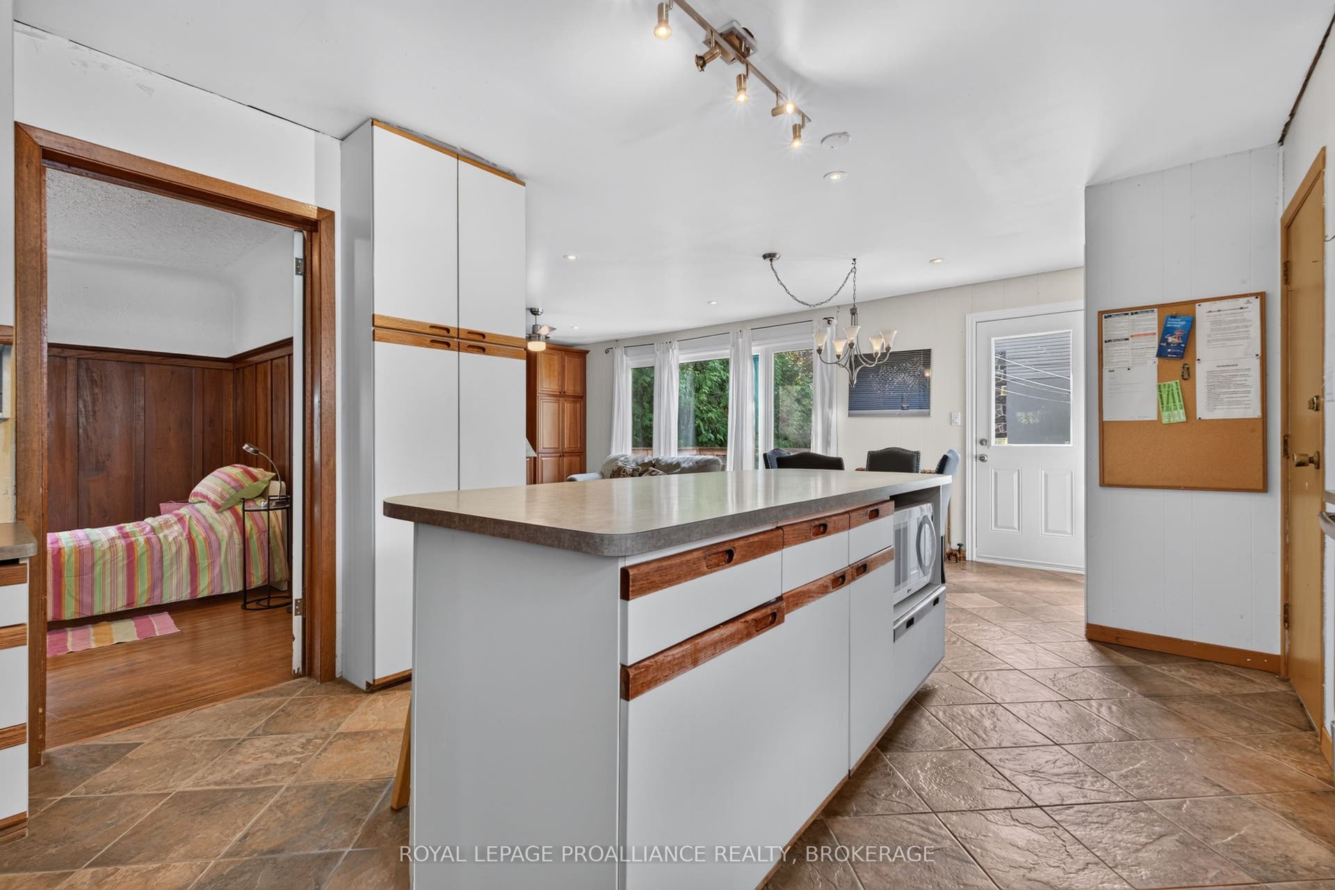 130 MACDONNELL Street, Kingston, Frontenac ON K7L 4B8
