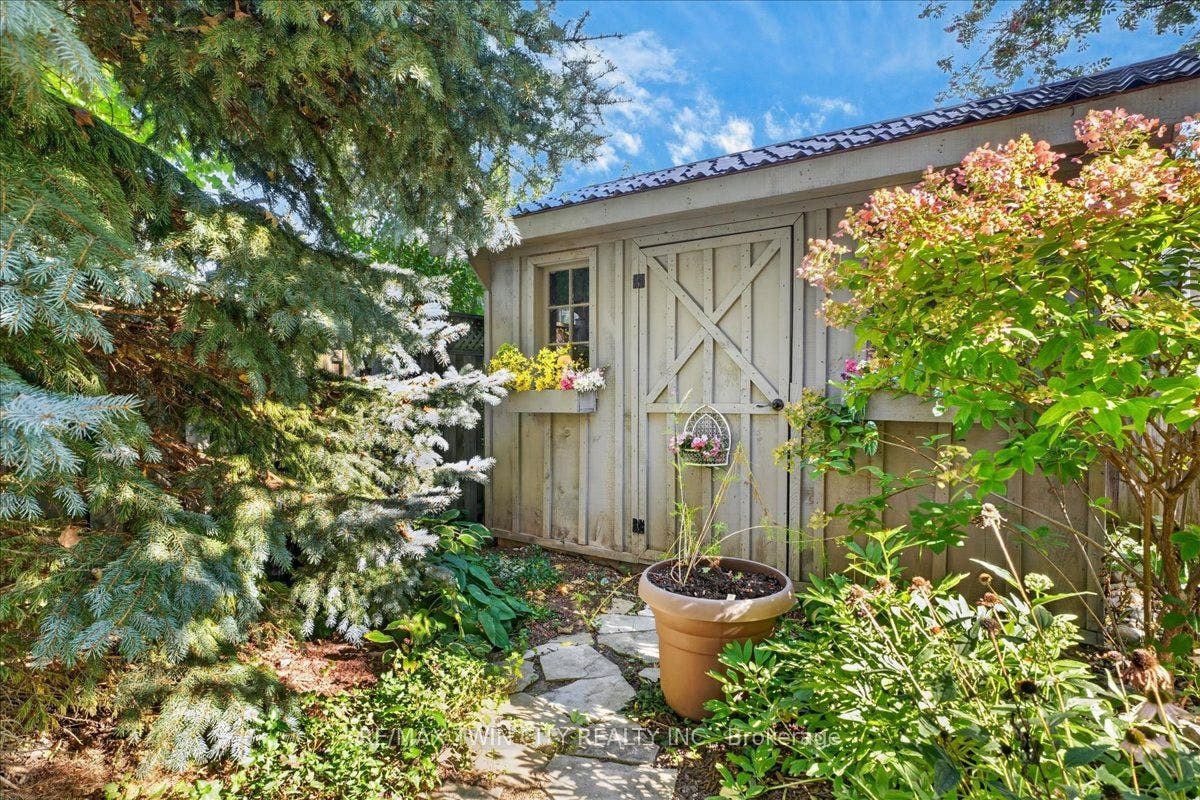 147 Reiber Court, Waterloo, Waterloo ON N2L 6N2 147 Reiber Court, Waterloo, Waterloo ON N2L 6N2