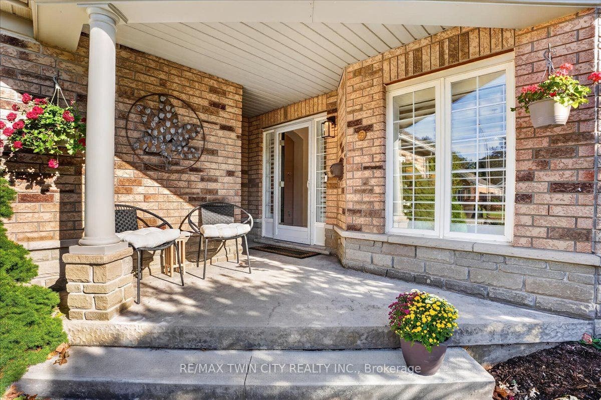 147 Reiber Court, Waterloo, Waterloo ON N2L 6N2 147 Reiber Court, Waterloo, Waterloo ON N2L 6N2