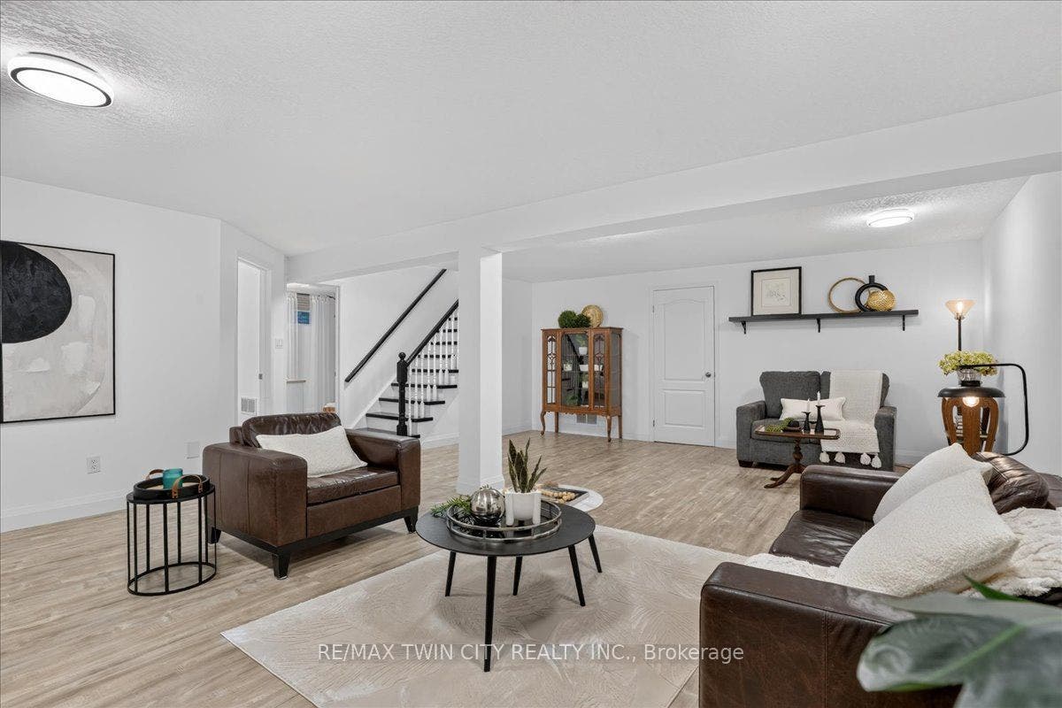 147 Reiber Court, Waterloo, Waterloo ON N2L 6N2 147 Reiber Court, Waterloo, Waterloo ON N2L 6N2