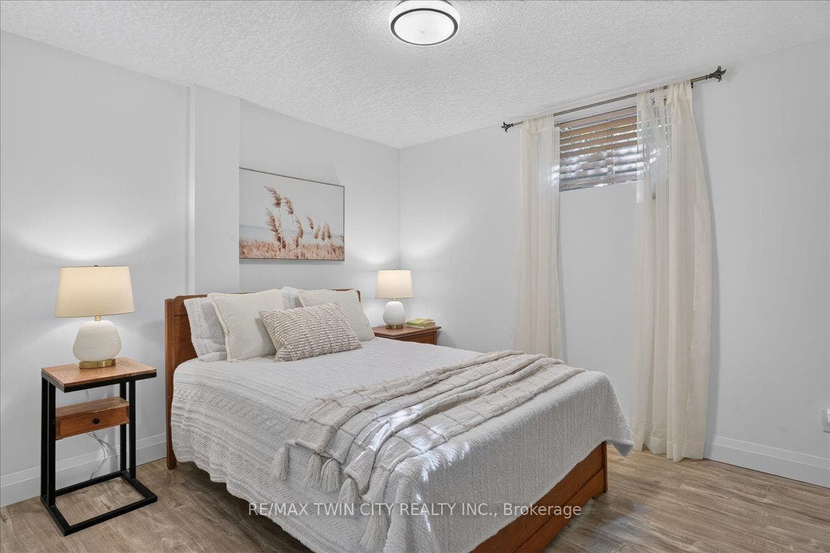 147 Reiber Court, Waterloo, Waterloo ON N2L 6N2 147 Reiber Court, Waterloo, Waterloo ON N2L 6N2