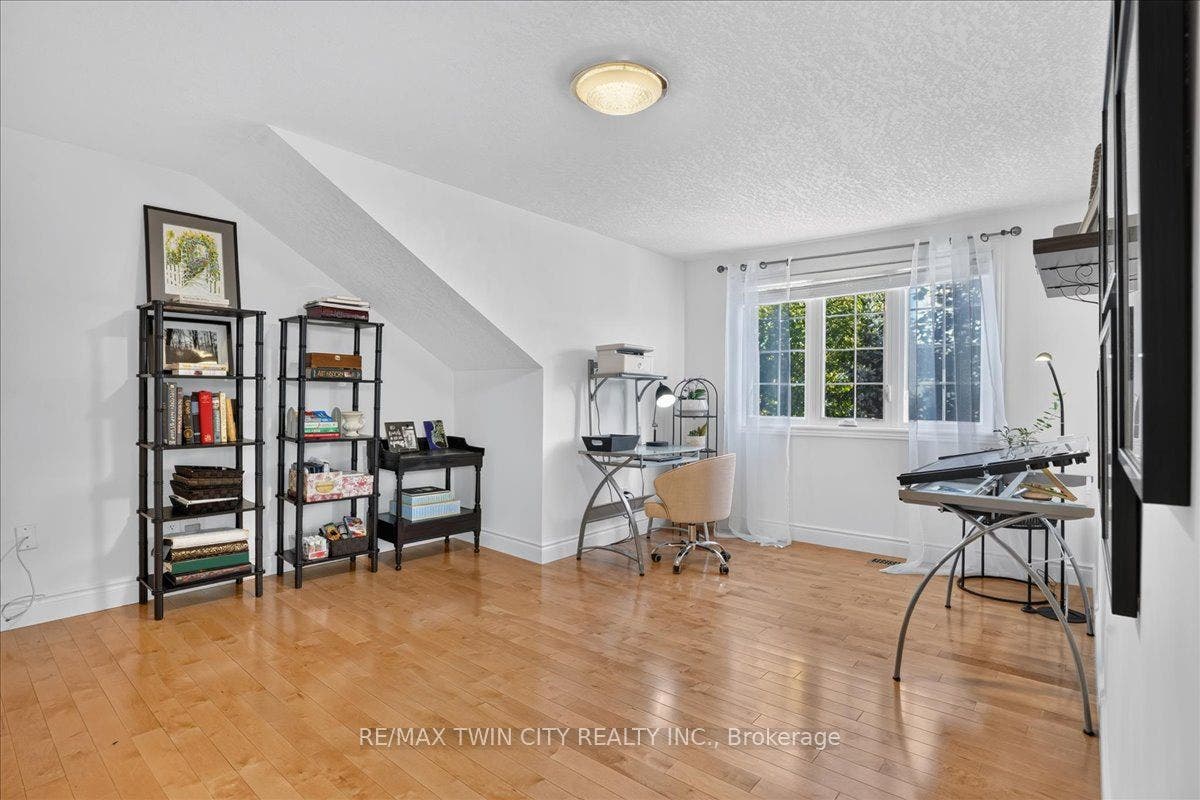 147 Reiber Court, Waterloo, Waterloo ON N2L 6N2 147 Reiber Court, Waterloo, Waterloo ON N2L 6N2