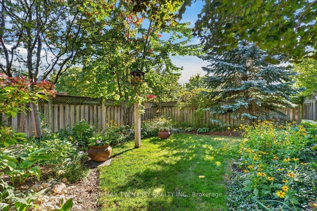 147 Reiber Court, Waterloo, Waterloo ON N2L 6N2 147 Reiber Court, Waterloo, Waterloo ON N2L 6N2