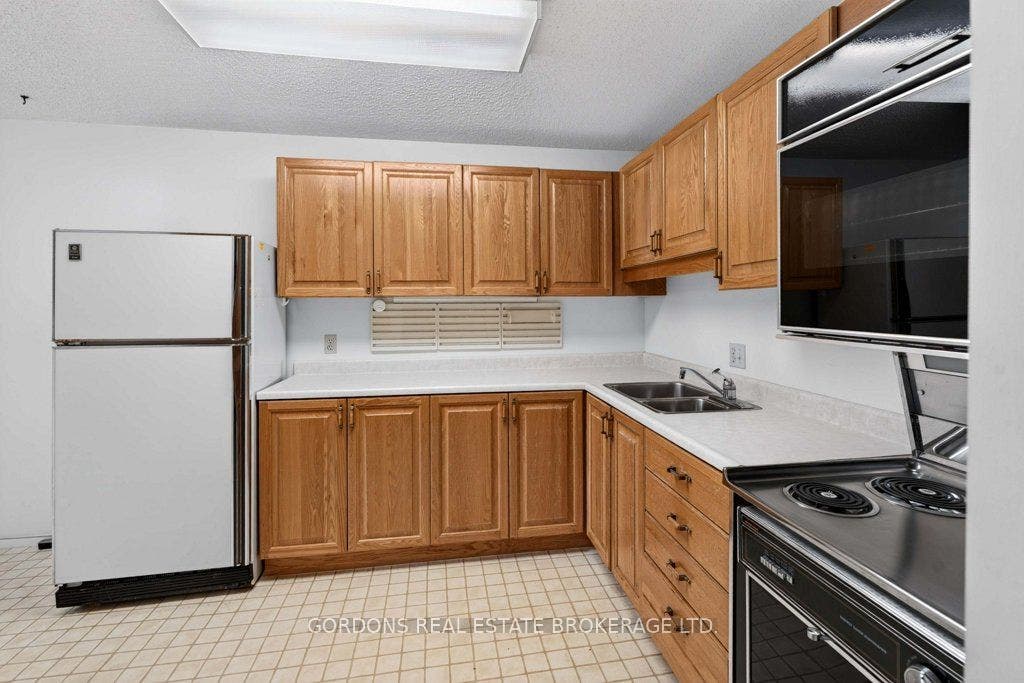 120 Barrett Court, #201, Kingston, Frontenac ON K7L 5H6 120 Barrett Court, #201, Kingston, Frontenac ON K7L 5H6