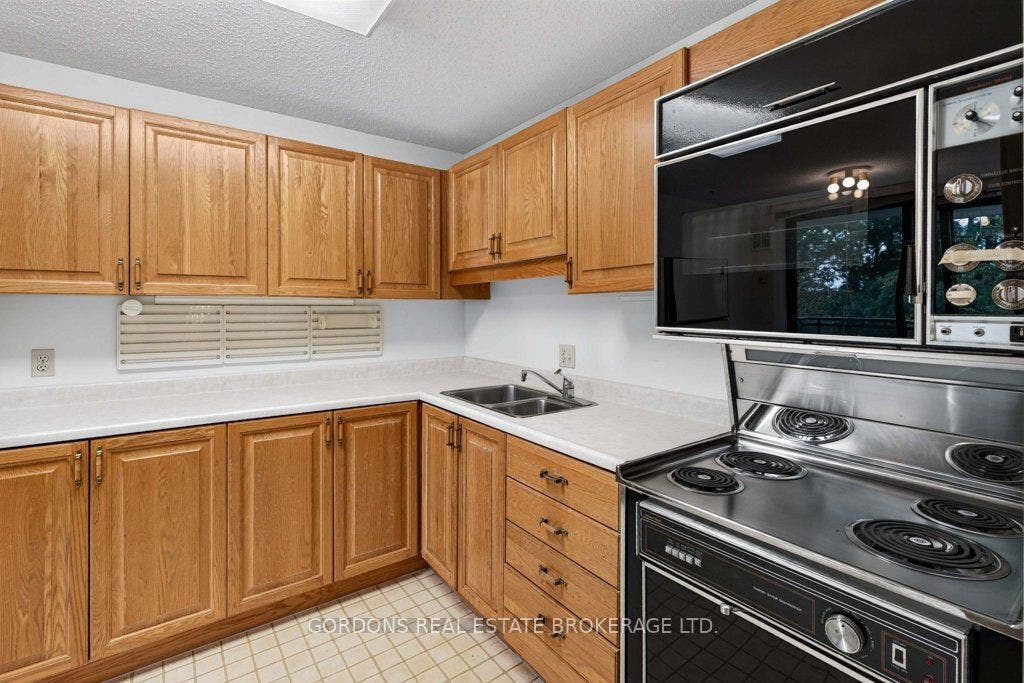 120 Barrett Court, #201, Kingston, Frontenac ON K7L 5H6 120 Barrett Court, #201, Kingston, Frontenac ON K7L 5H6