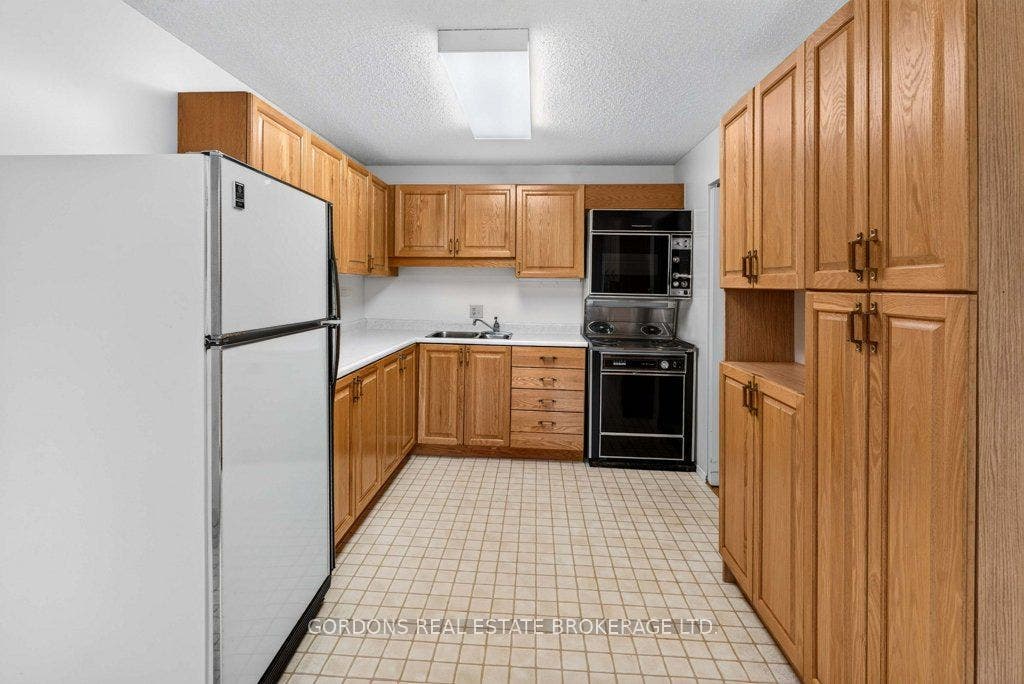 120 Barrett Court, #201, Kingston, Frontenac ON K7L 5H6 120 Barrett Court, #201, Kingston, Frontenac ON K7L 5H6