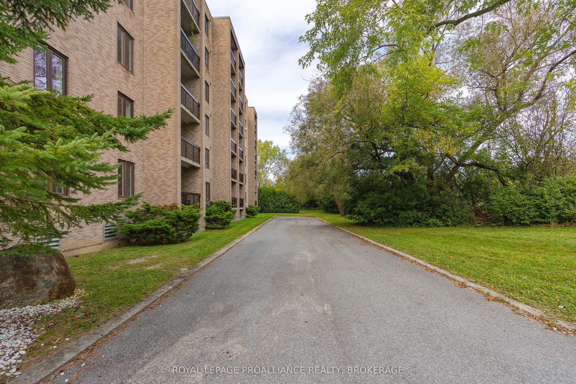 358 Queen Mary Road, #609, Kingston, Frontenac ON K7M 7E8