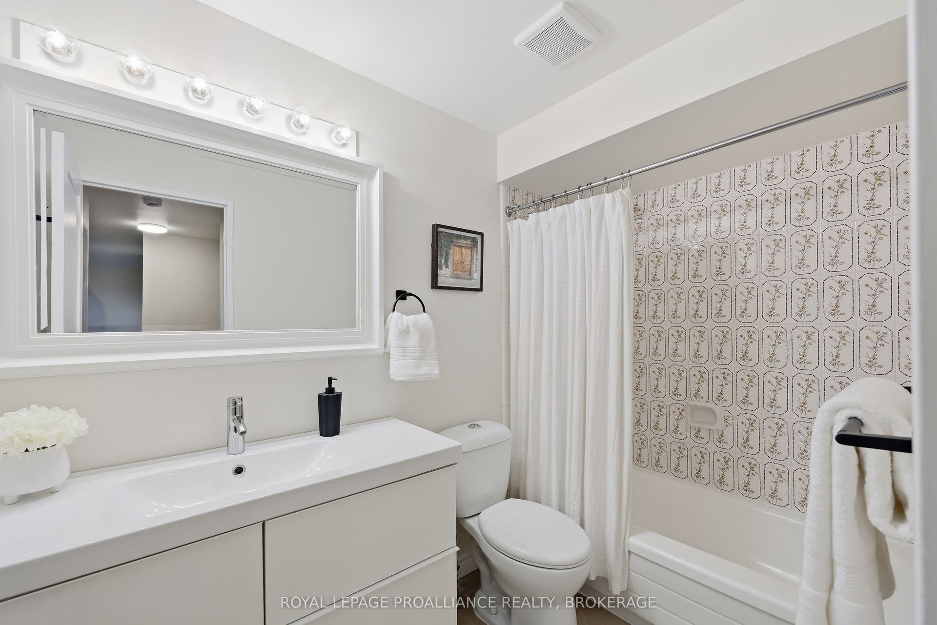 358 Queen Mary Road, #609, Kingston, Frontenac ON K7M 7E8