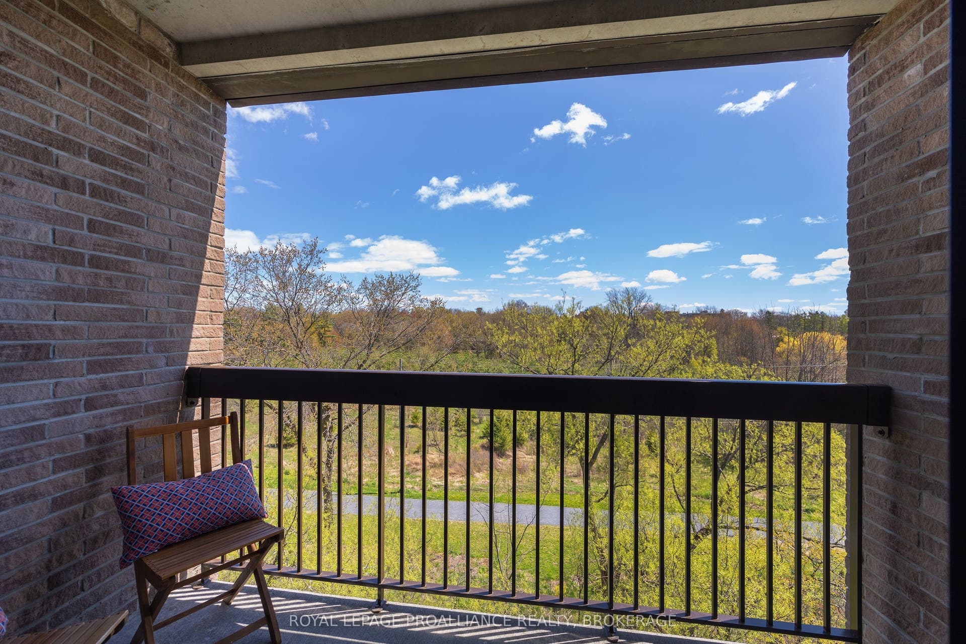 358 Queen Mary Road, #609, Kingston, Frontenac ON K7M 7E8
