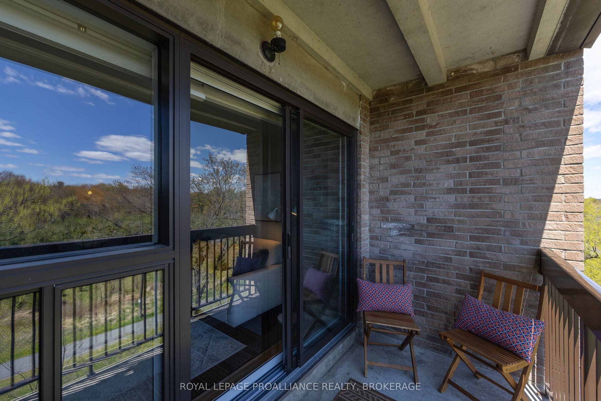 358 Queen Mary Road, #609, Kingston, Frontenac ON K7M 7E8