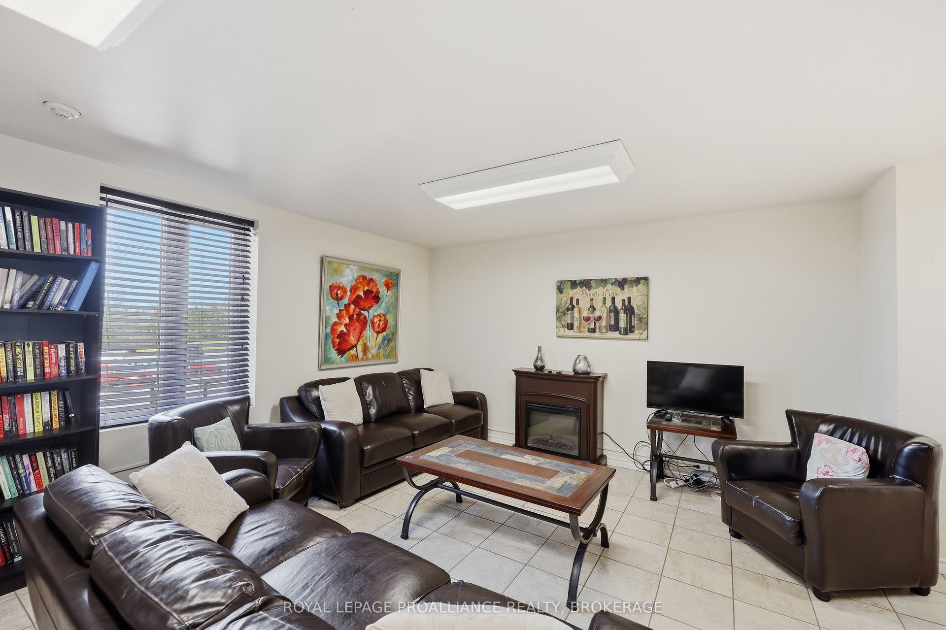 358 Queen Mary Road, #609, Kingston, Frontenac ON K7M 7E8