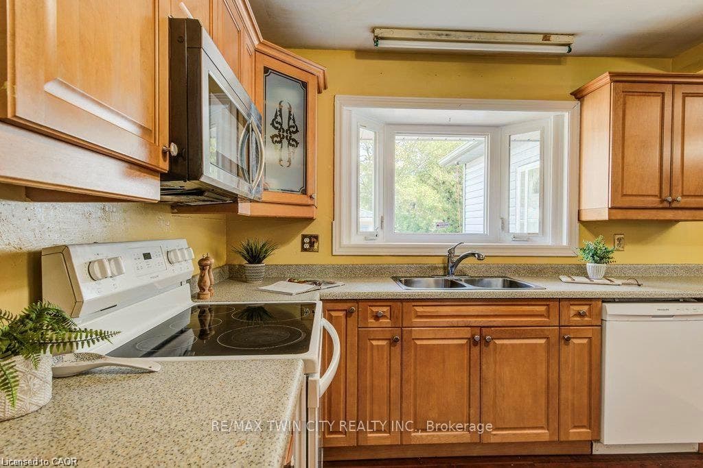 507 Manchester Road, Kitchener, Waterloo ON N2B 1A7 507 Manchester Road, Kitchener, Waterloo ON N2B 1A7