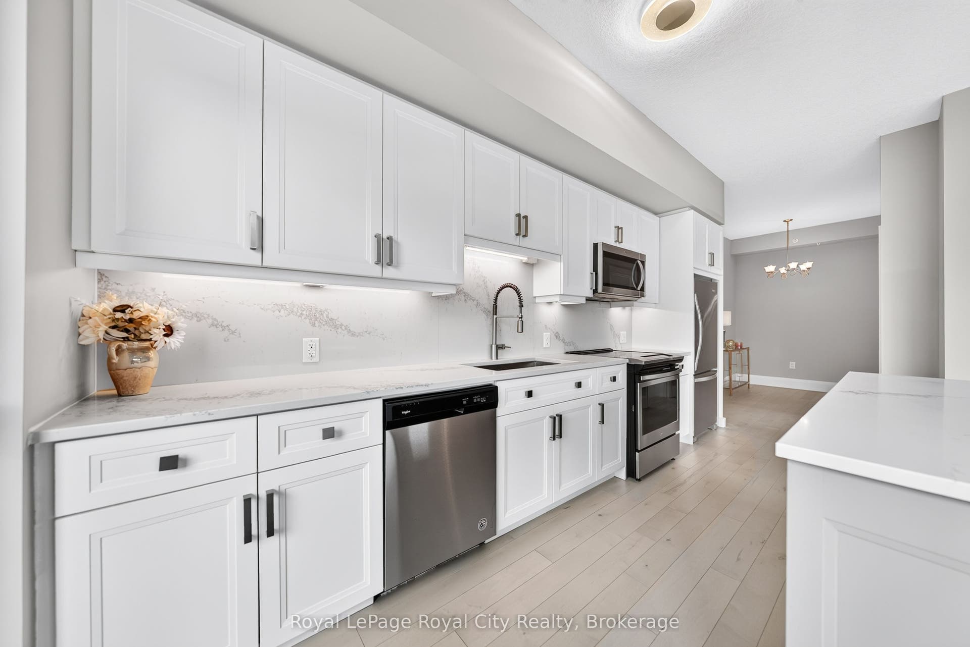 73 Arthur Street S, #504, Guelph, Wellington ON N1E 0S6 73 Arthur Street S, #504, Guelph, Wellington ON N1E 0S6