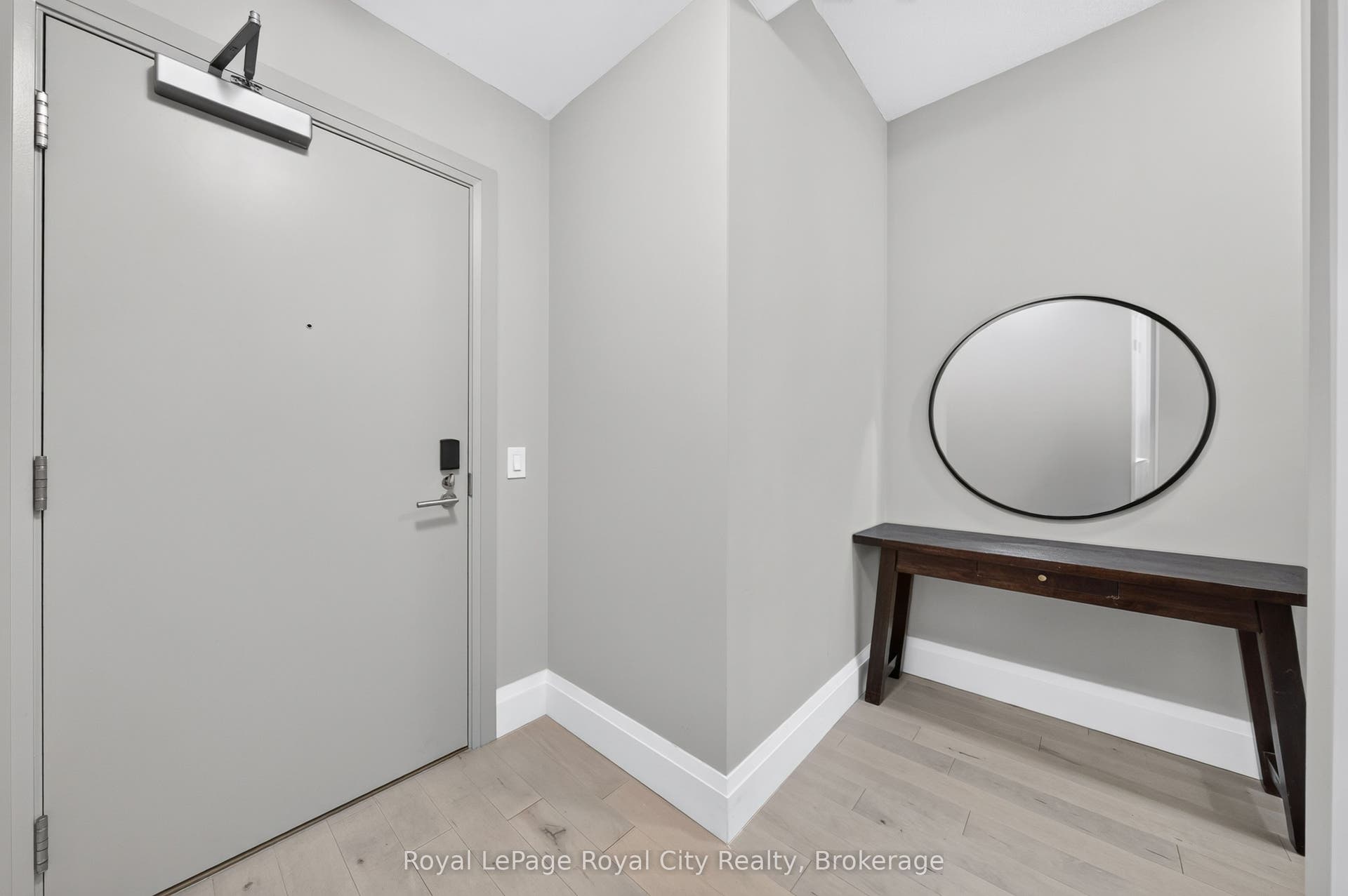 73 Arthur Street S, #504, Guelph, Wellington ON N1E 0S6 Entryway