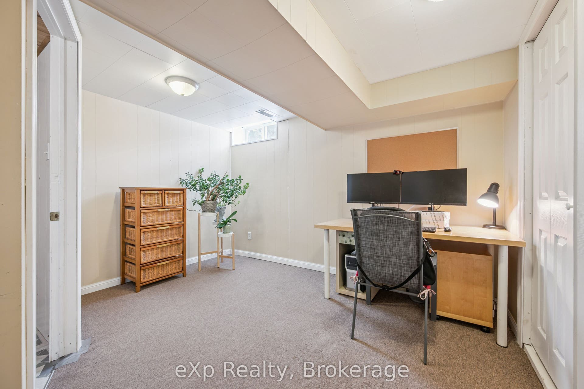 40 Silvercreek Parkway N, #44, Guelph, Wellington ON N1H 7X5 Office / 3rd bedroom in basement