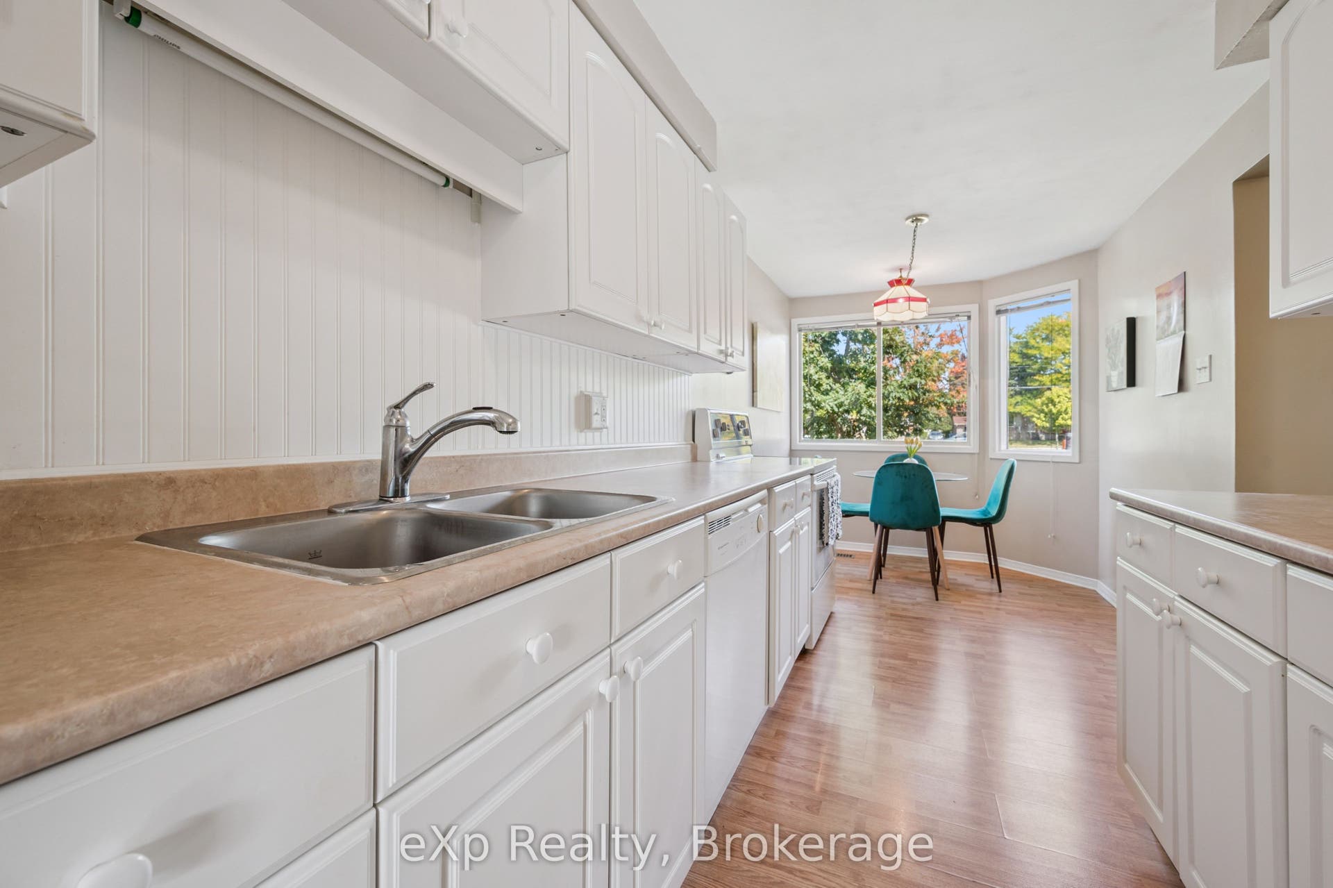 40 Silvercreek Parkway N, #44, Guelph, Wellington ON N1H 7X5 40 Silvercreek Parkway N, #44, Guelph, Wellington ON N1H 7X5