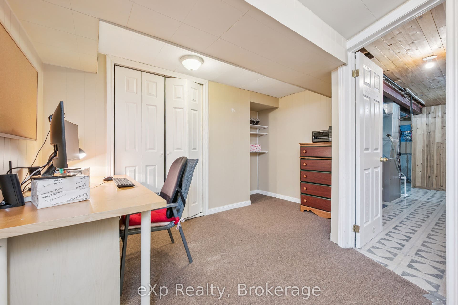 40 Silvercreek Parkway N, #44, Guelph, Wellington ON N1H 7X5 Office / 3rd bedroom in basement