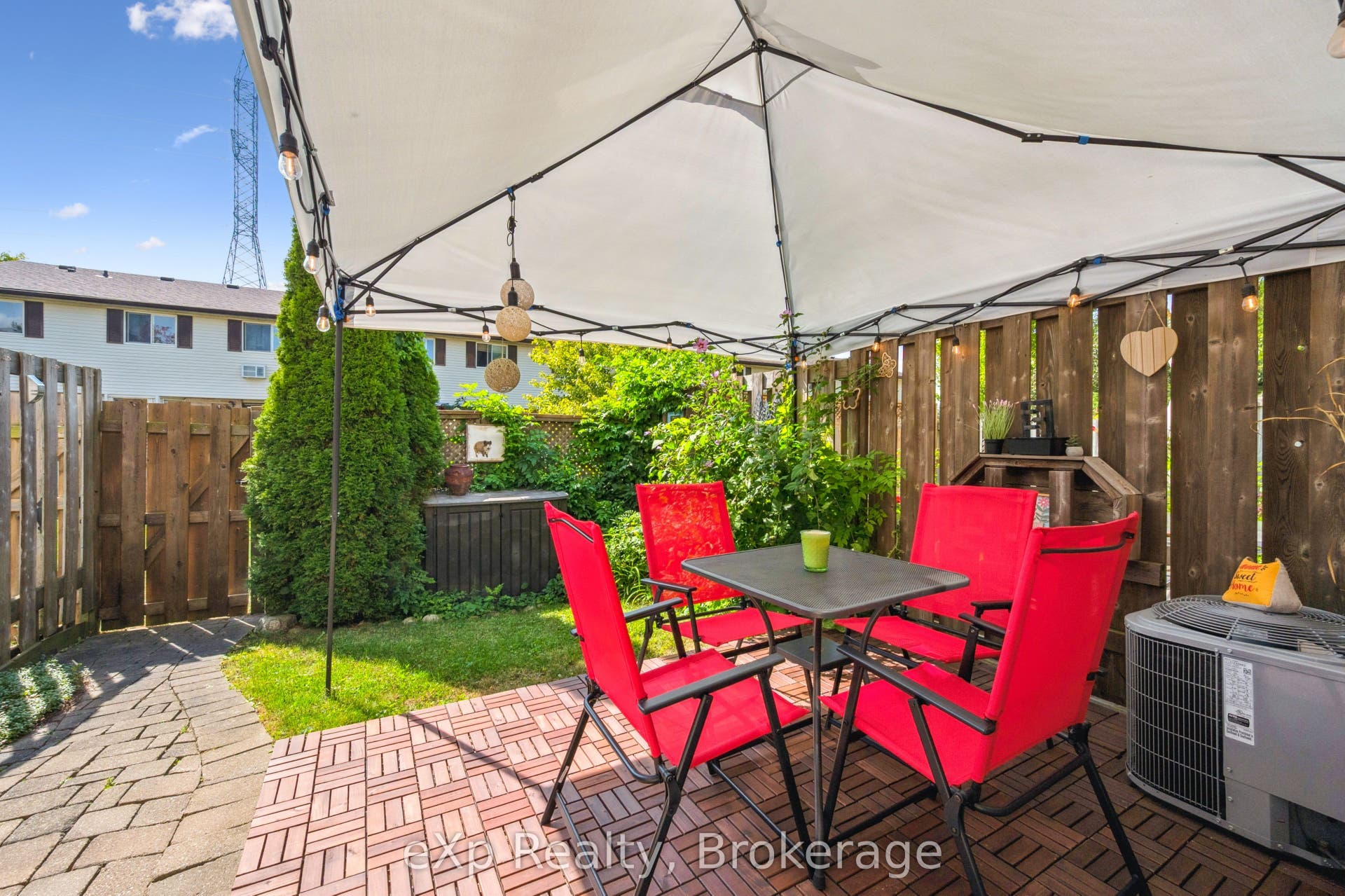 40 Silvercreek Parkway N, #44, Guelph, Wellington ON N1H 7X5 Private, gated yard
