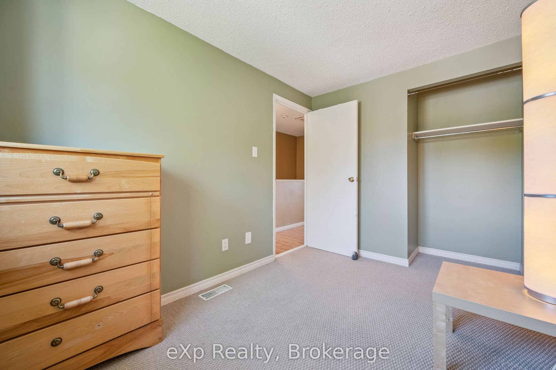 40 Silvercreek Parkway N, #44, Guelph, Wellington ON N1H 7X5 40 Silvercreek Parkway N, #44, Guelph, Wellington ON N1H 7X5