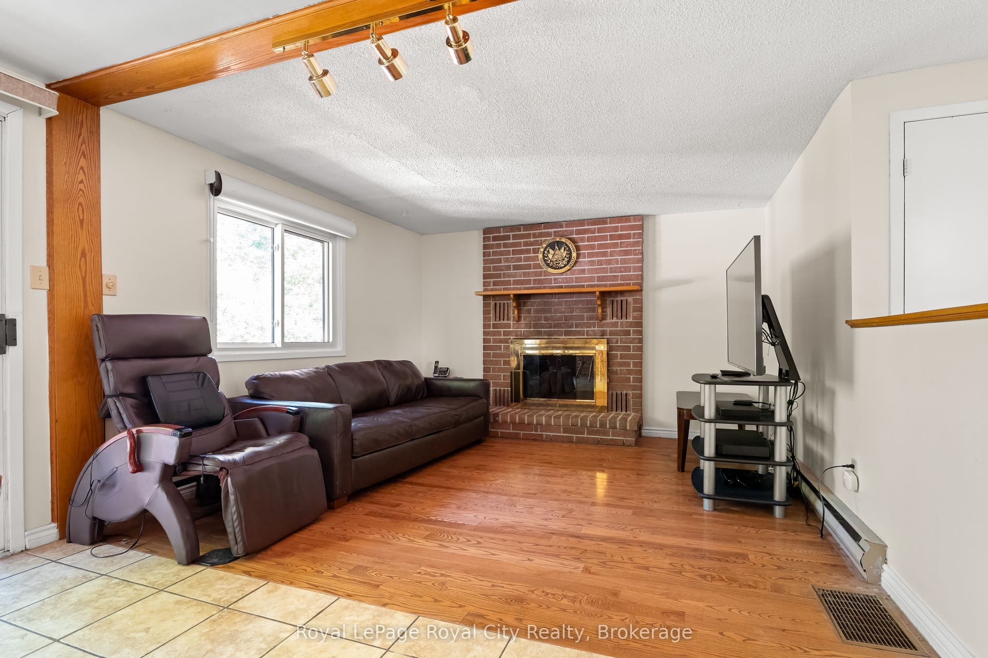 121 Imperial Road N, Guelph, Wellington ON N1H 7Z5 121 Imperial Road N, Guelph, Wellington ON N1H 7Z5