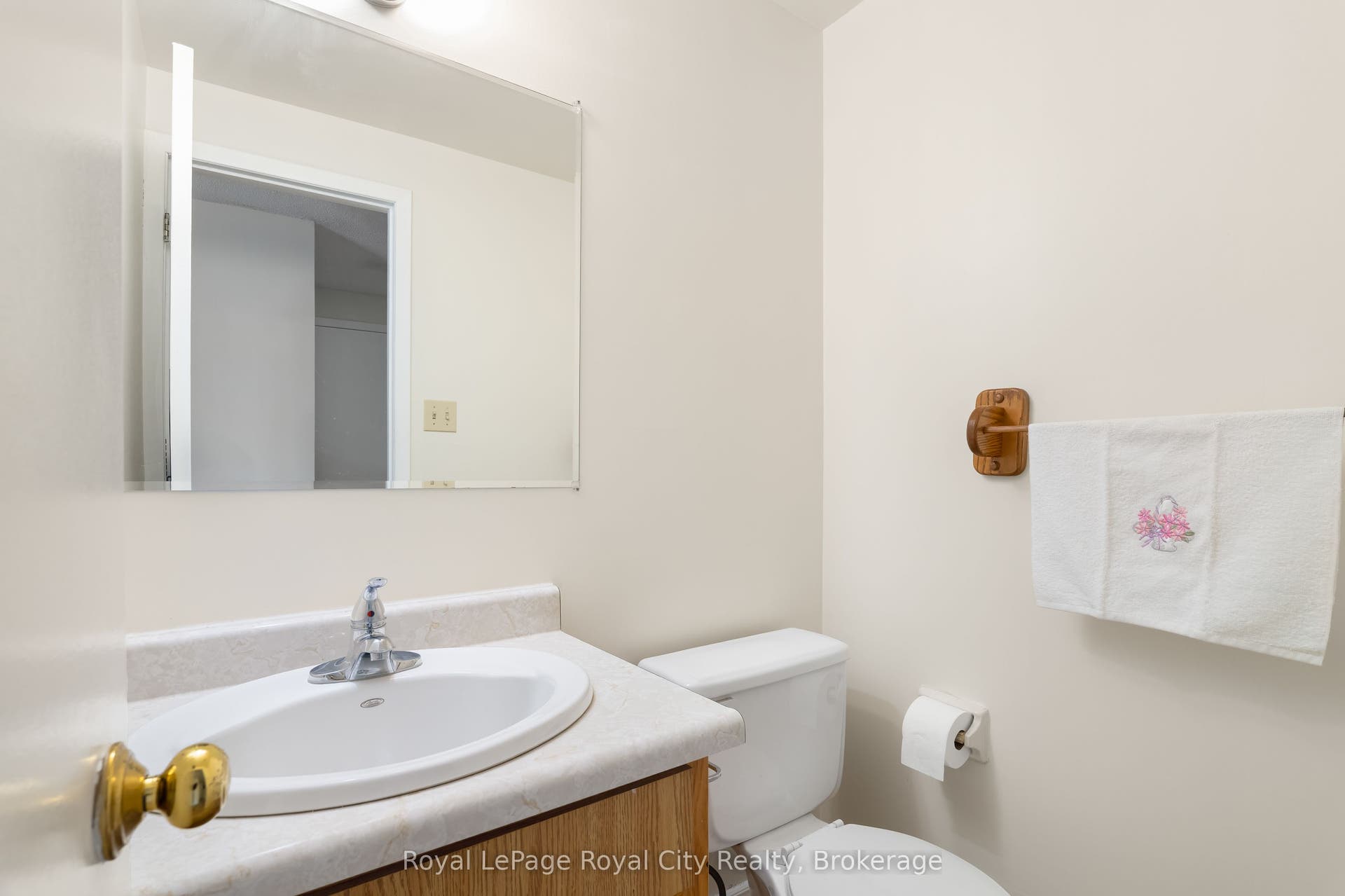 121 Imperial Road N, Guelph, Wellington ON N1H 7Z5 121 Imperial Road N, Guelph, Wellington ON N1H 7Z5