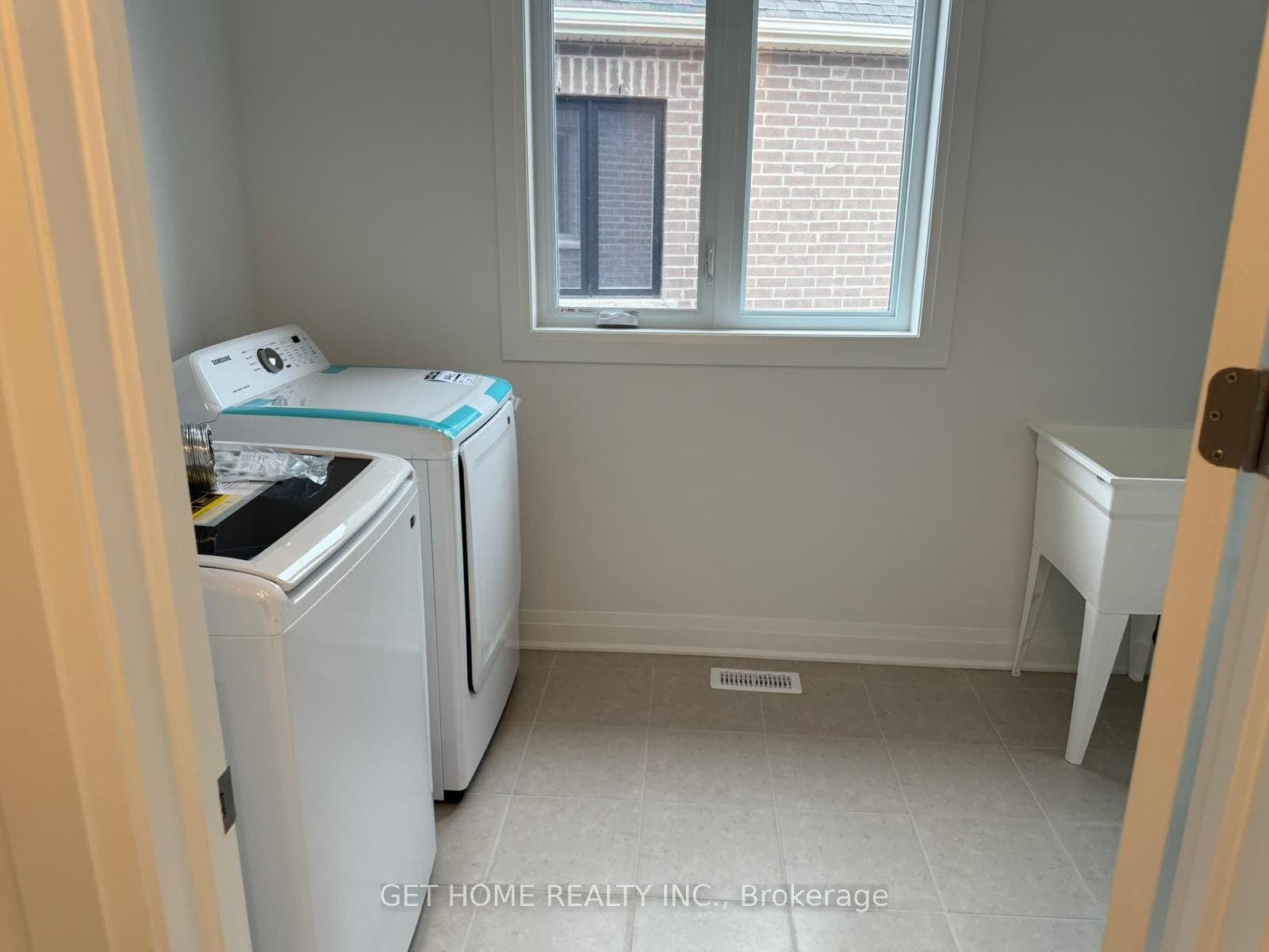 314 Millstone Street, Kitchener, Waterloo ON N2R 0V4 314 Millstone Street, Kitchener, Waterloo ON N2R 0V4