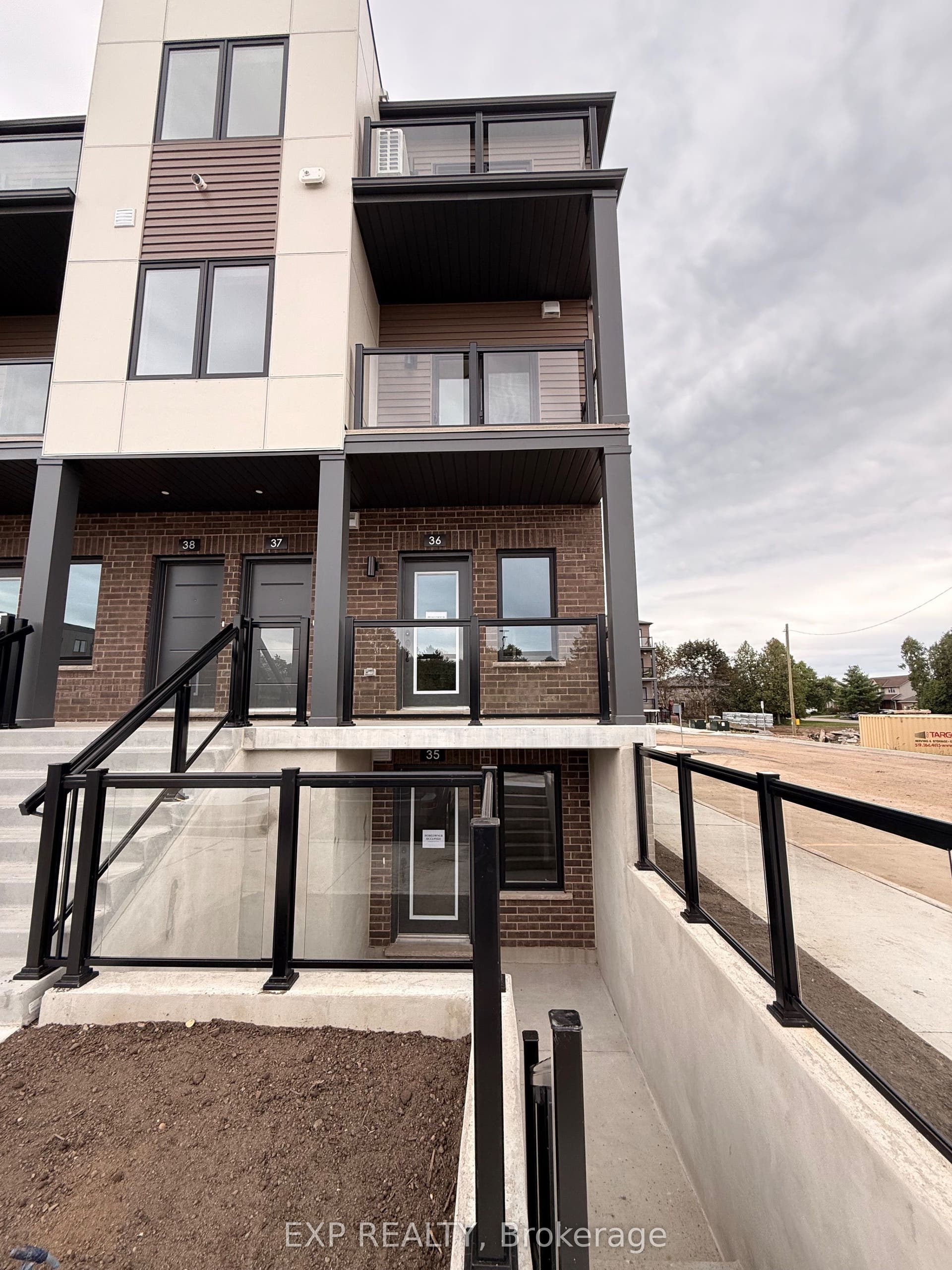42 Lowes Rd. West Road, #35, Guelph, Wellington ON N1G 0H6 42 Lowes Rd. West Road, #35, Guelph, Wellington ON N1G 0H6